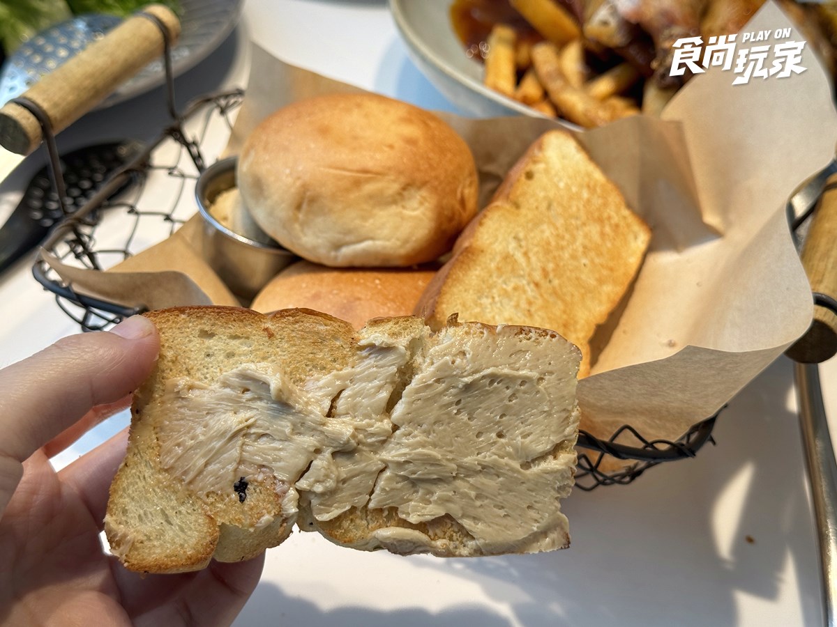 貳樓免費送「熔岩雞腿排冷麵」！歐式麵包、飲料無限續，壽星爽吃爆漿布朗尼