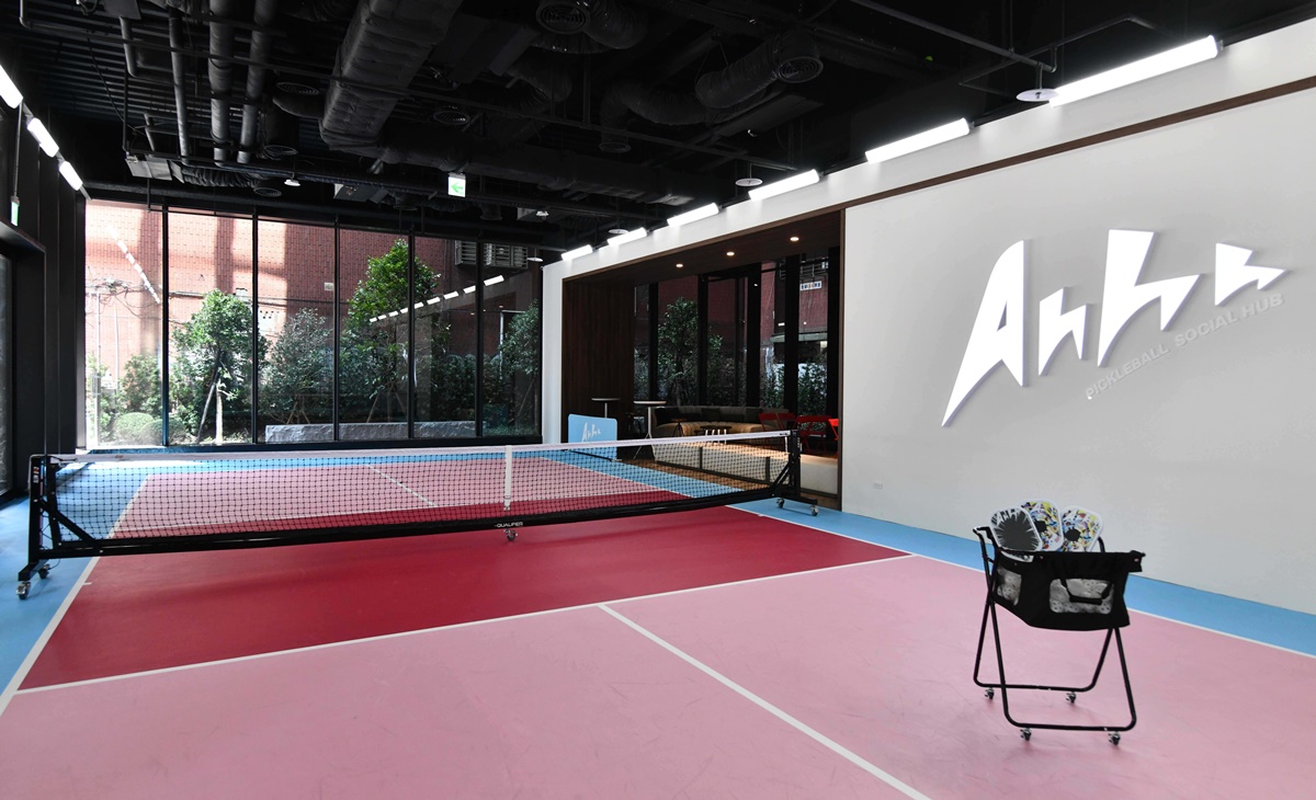 貳樓免費送「熔岩雞腿排冷麵」！歐式麵包、飲料無限續，壽星爽吃爆漿布朗尼