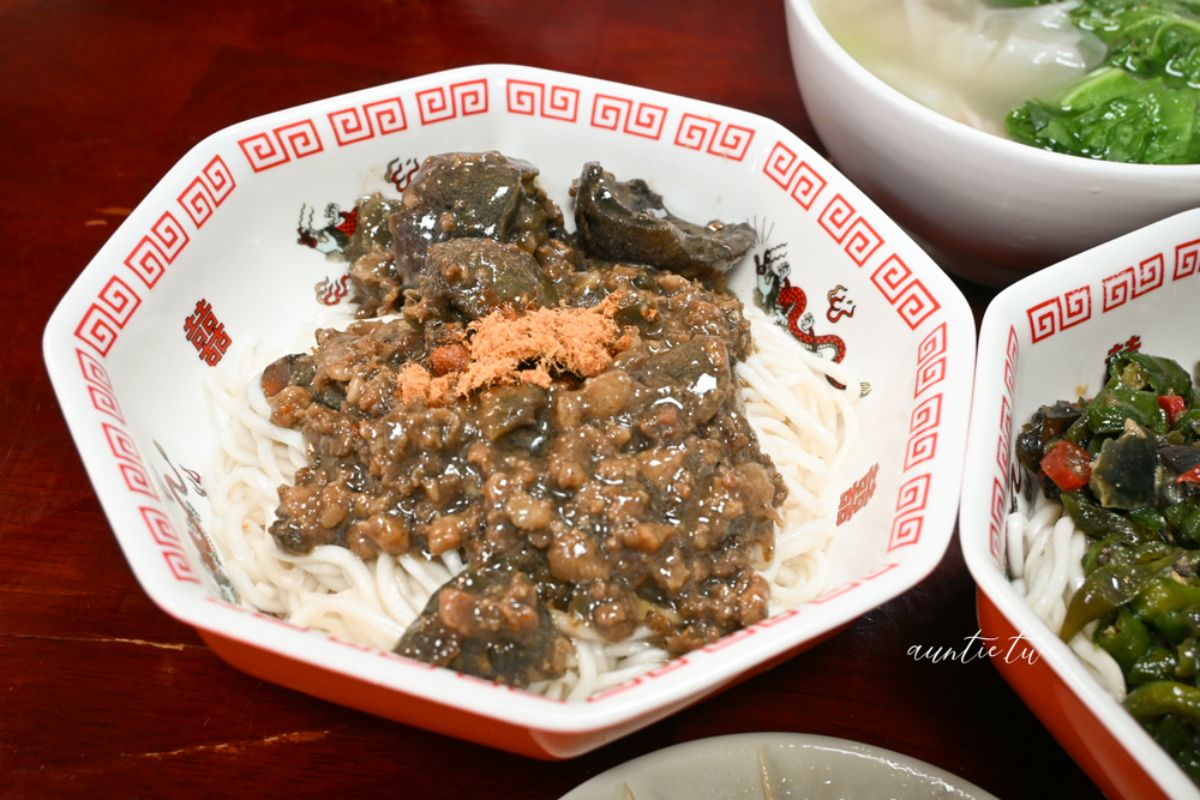 不只吳興街查記！老饕最愛「台北皮蛋麵」是這家，鮮香辣椒拌麵每一口都夠味