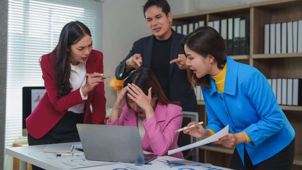 最討厭的同事行為Top８！愛說閒話、倚老賣老都上榜，「第１名」讓人想離職