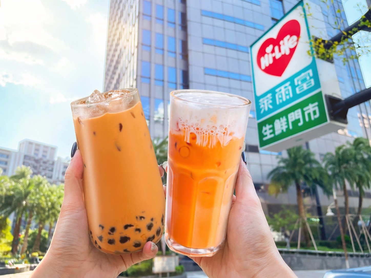 7-11珍奶日買２送２、勞動節買51送51！萊爾富咖啡買30送30、果昔半價喝