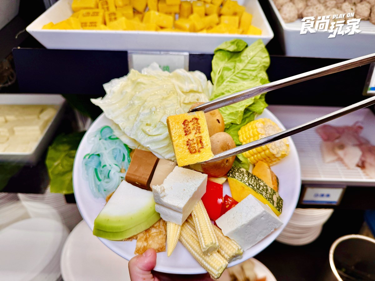 569元火鍋百匯吃到飽!暢吃7國料理、炸物熱食、甜點,多款海鮮無限夾 569元火鍋百匯吃到飽!暢吃7國料理、炸物熱食、甜點,多款海鮮無限夾