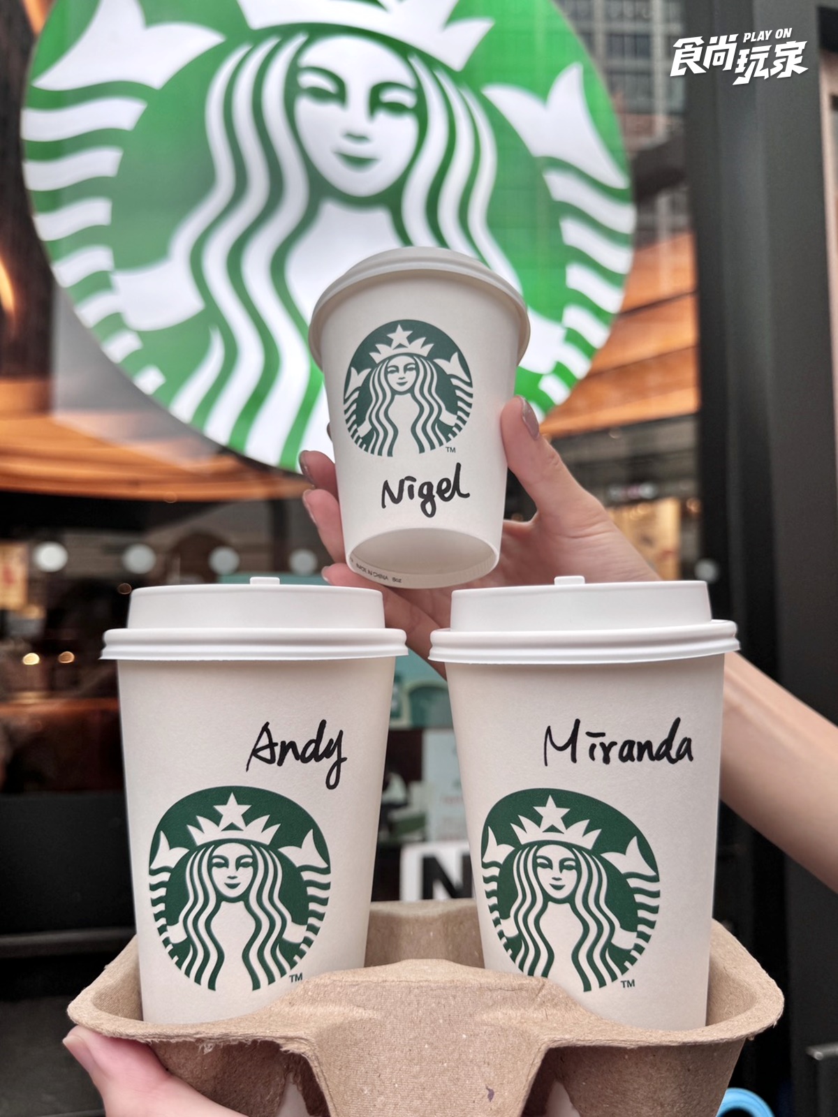米蘭達、小安同款咖啡！星巴克ｘ《穿著Prada的惡魔２》飲品，水怪咖啡進駐東區
