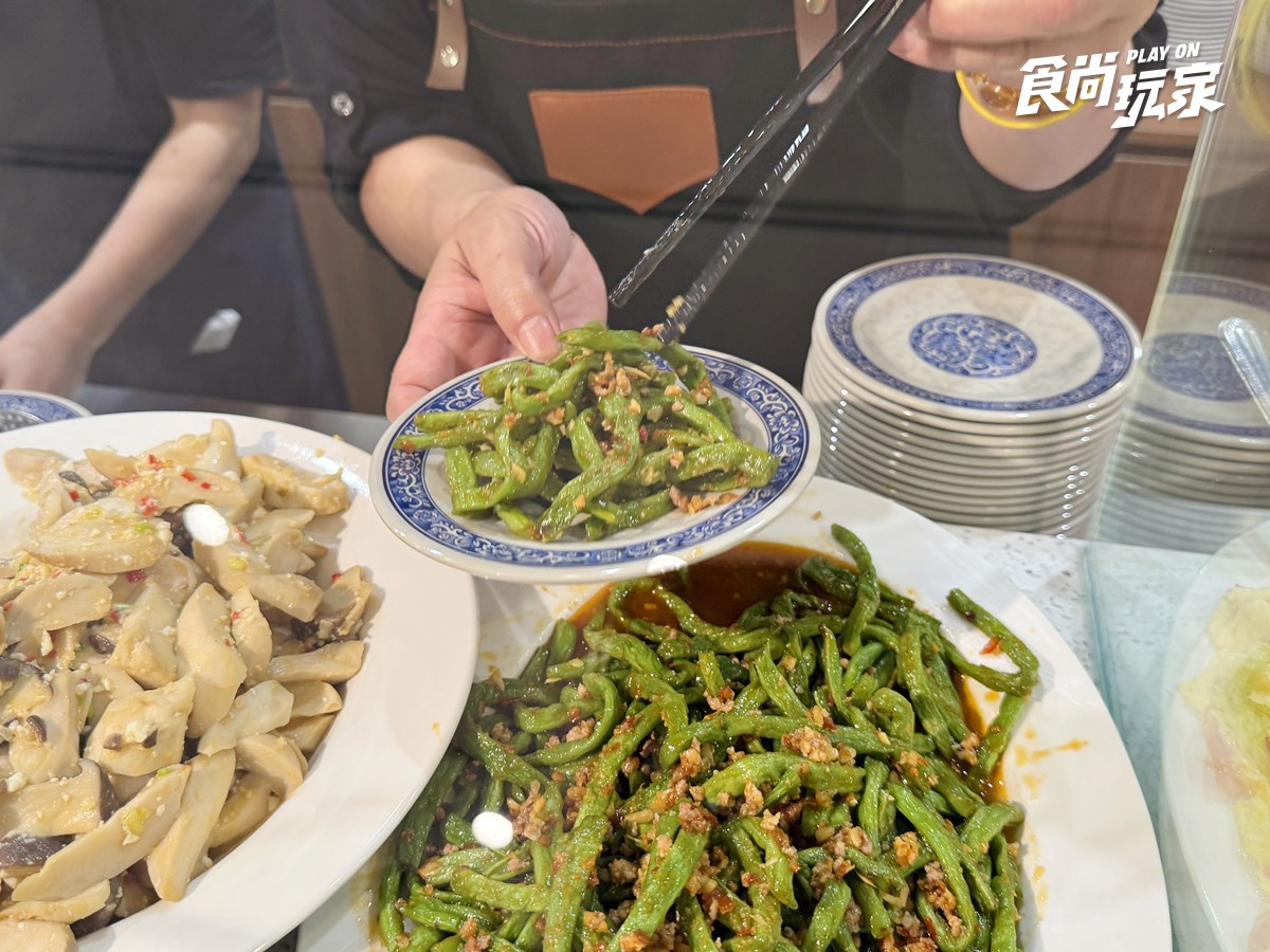 40年老字號「最強清粥小菜」插旗信義！25元起爽嗑家常菜，必點Q嫩紅燒蹄膀