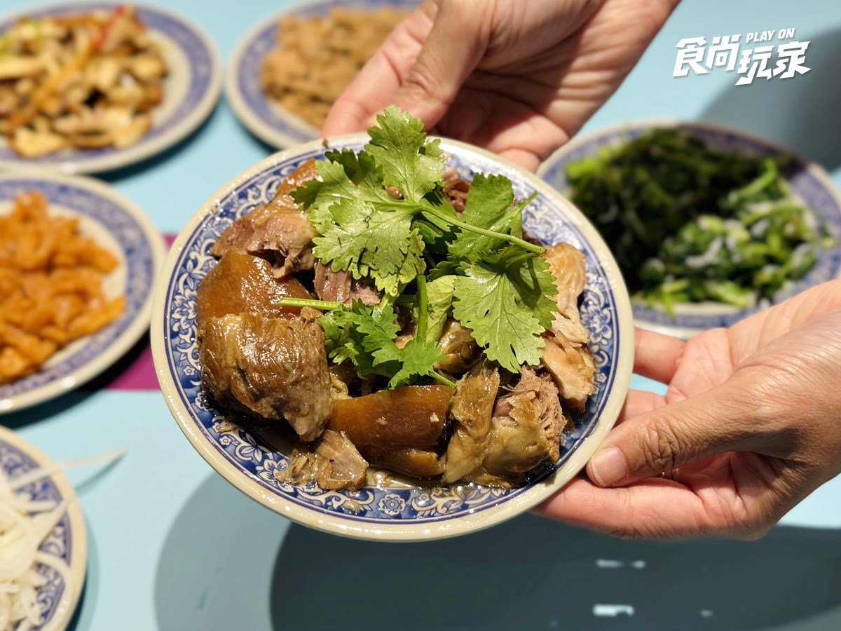 40年老字號「最強清粥小菜」插旗信義！25元起爽嗑家常菜，必點Q嫩紅燒蹄膀