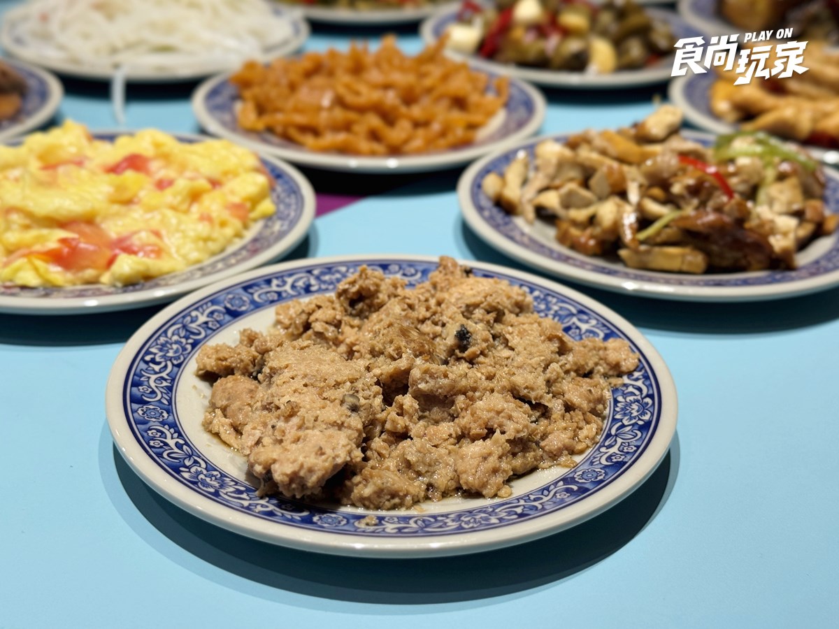 40年老字號「最強清粥小菜」插旗信義！25元起爽嗑家常菜，必點Q嫩紅燒蹄膀