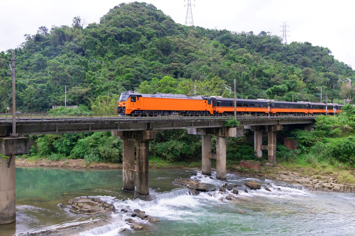 線上旅展99元優惠盲盒！銅板價買雙人機票、香港自由行，玩歐洲折2.5萬元