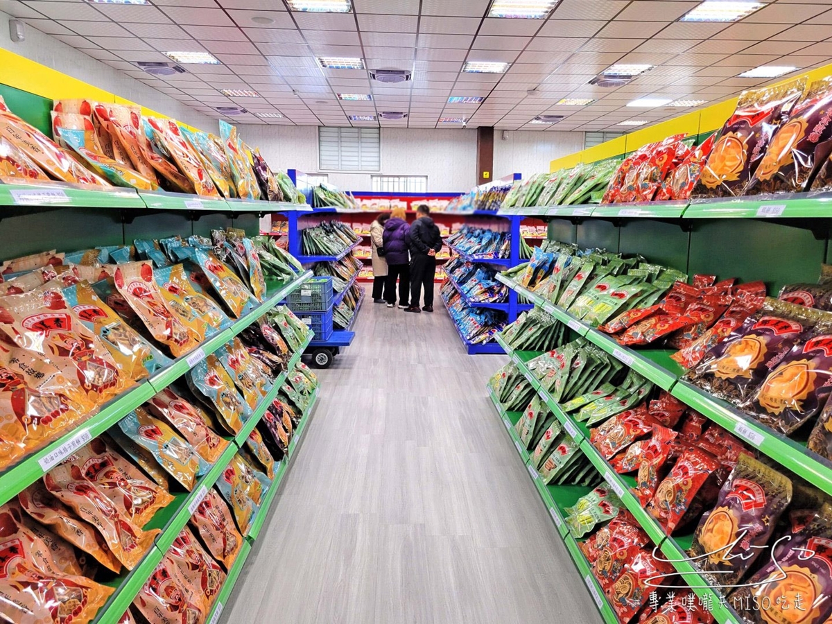 苗栗不只垂坤！300坪工廠直營「零食旗艦店」，下交流道３分鐘、堅果花生50元起