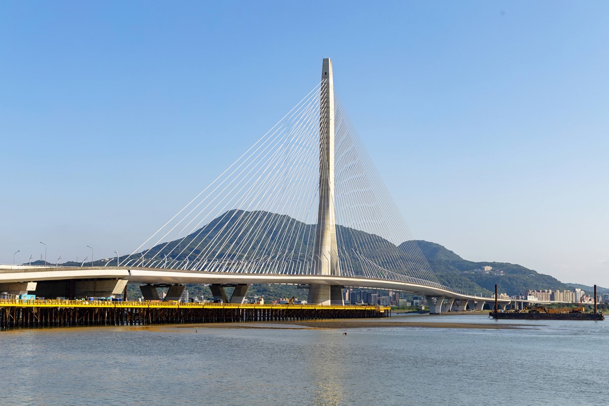 草帽小子海賊團來了！歡慶淡江大橋通車，12米「千陽號」現身、免費開放登船