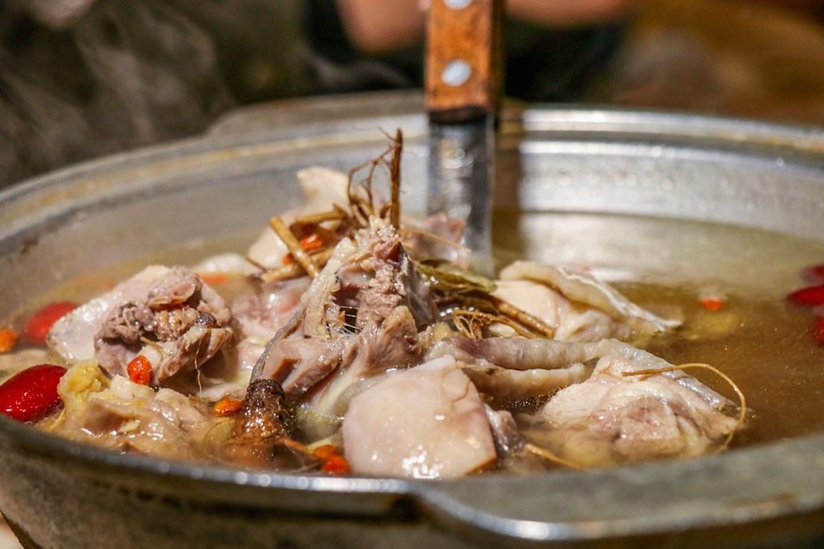 北投老字號「皇池砂鍋粥」回來了！開幕地點、菜單搶看，老饕必嗑紅蟳粥、爆漿包