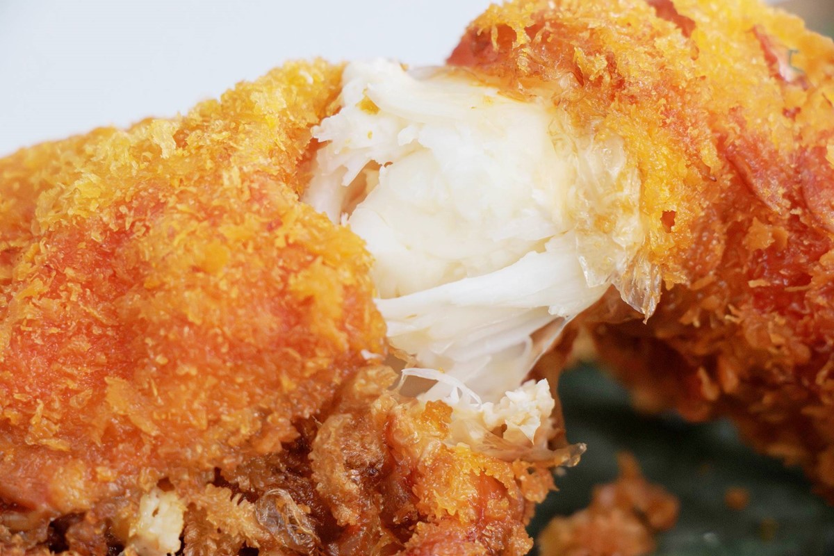 新北爆紅499元「炸海鮮吃到飽」開箱！９種食材任你點，爽嗑炸軟殼蟹、生蠔