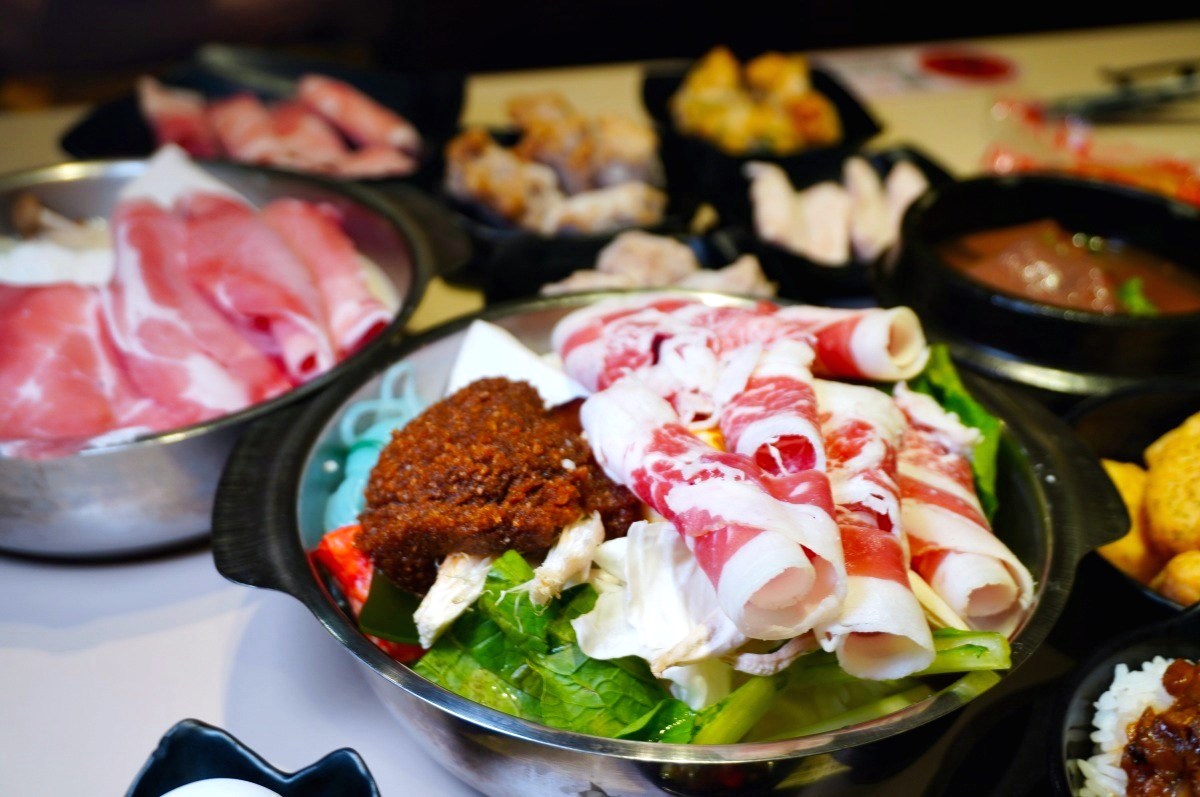 178元起吃到飽！4.8星「平價火鍋」滷肉飯、零食、泡麵牆無限，飲料甜點暢吃