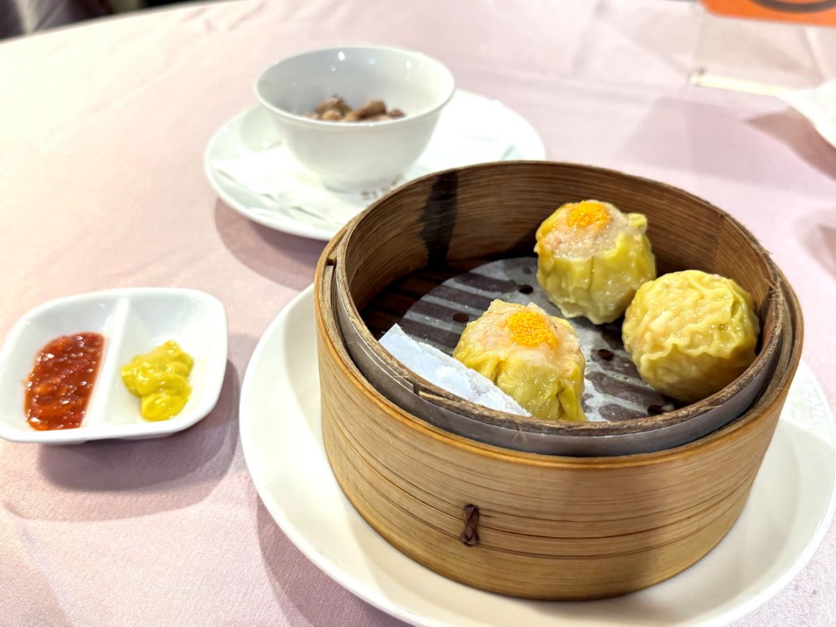 台中也有港點吃到飽！月底前４人同行１人免費，菜單50道點心、熱炒任你點