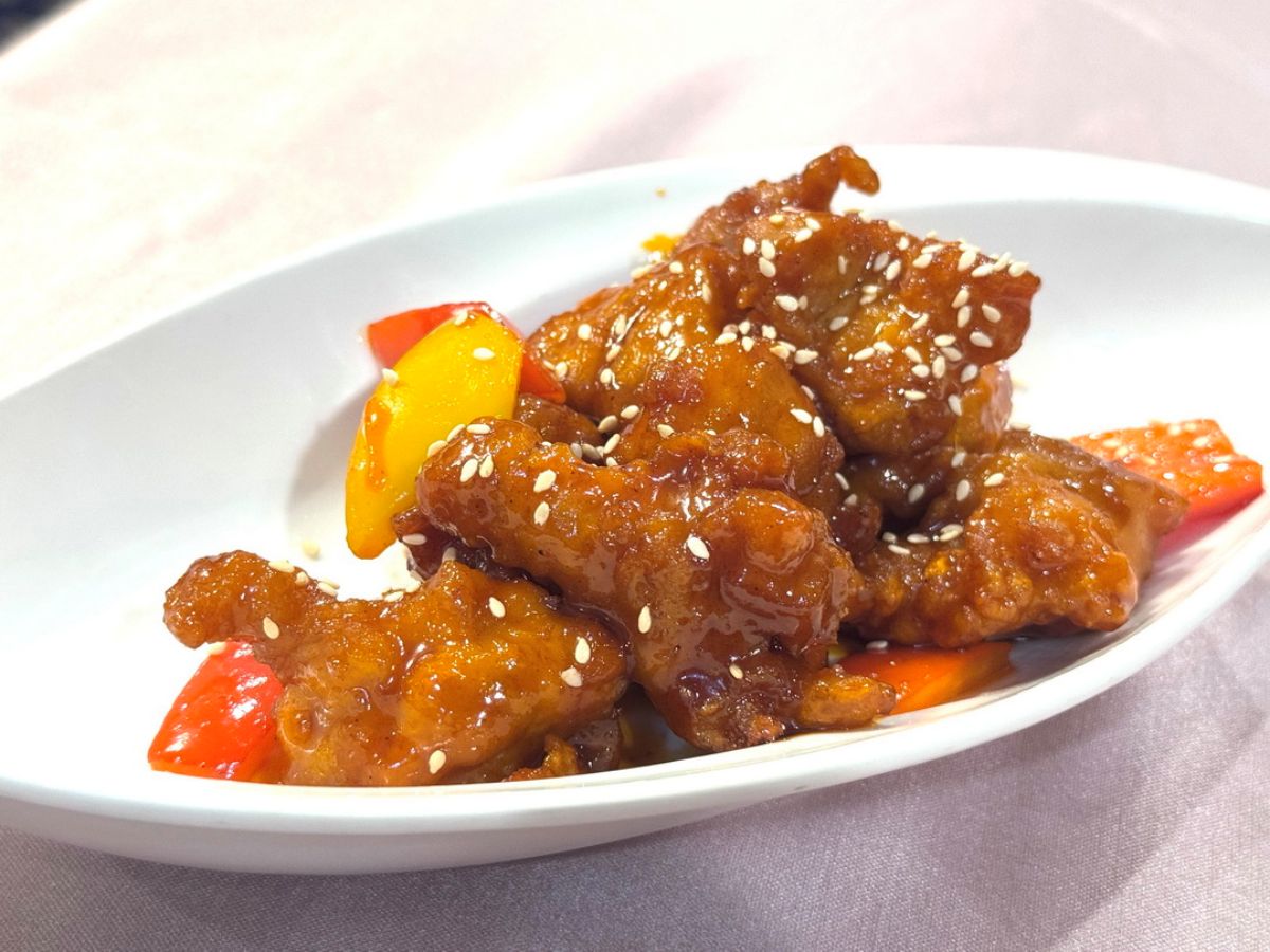 台中也有港點吃到飽！月底前４人同行１人免費，菜單50道點心、熱炒任你點