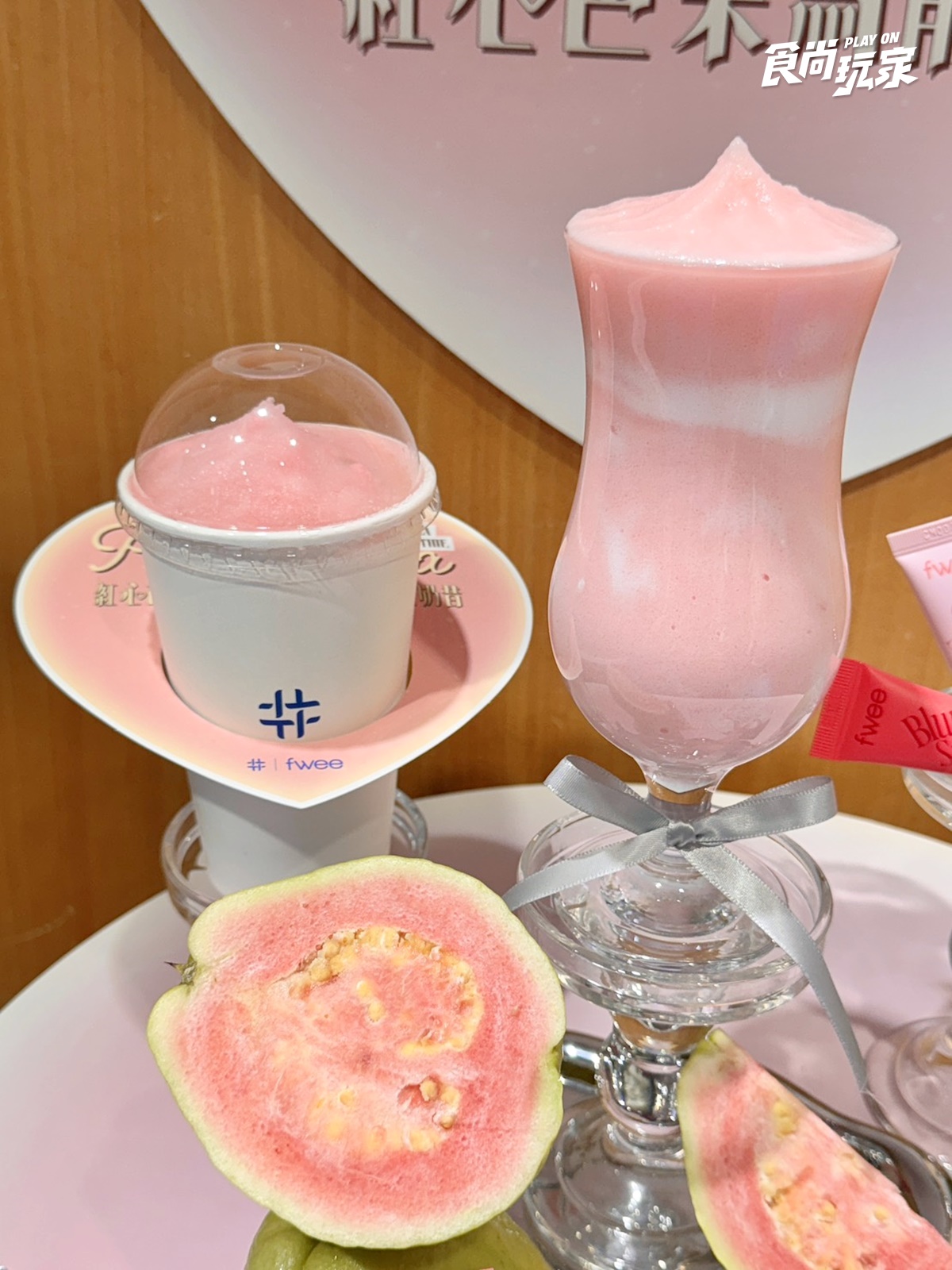 得正520開喝「紅心芭樂烏龍奶昔」！喝奶昔送唇釉，鶴茶樓香瓜飲買一送一