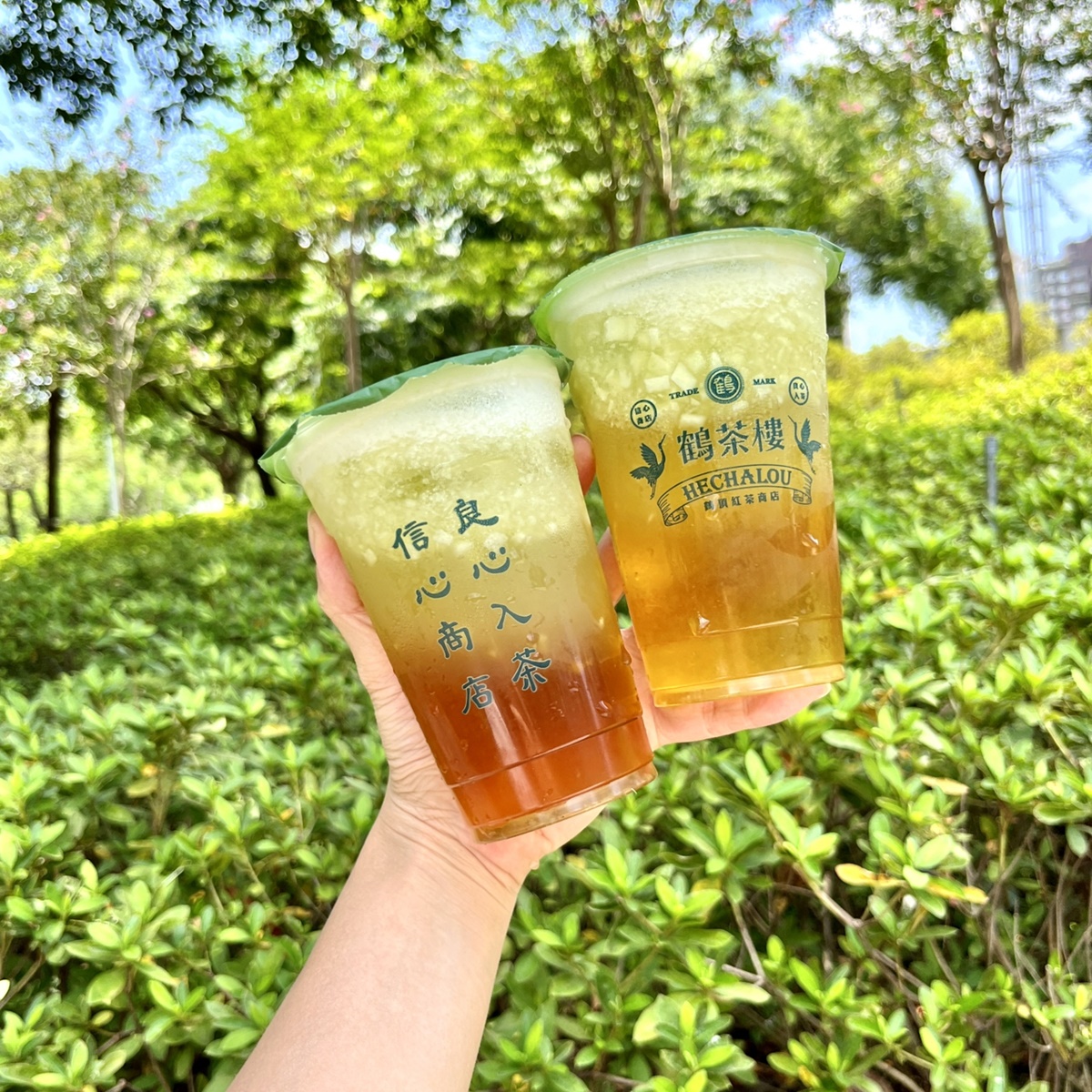 得正520開喝「紅心芭樂烏龍奶昔」！喝奶昔送唇釉，鶴茶樓香瓜飲買一送一