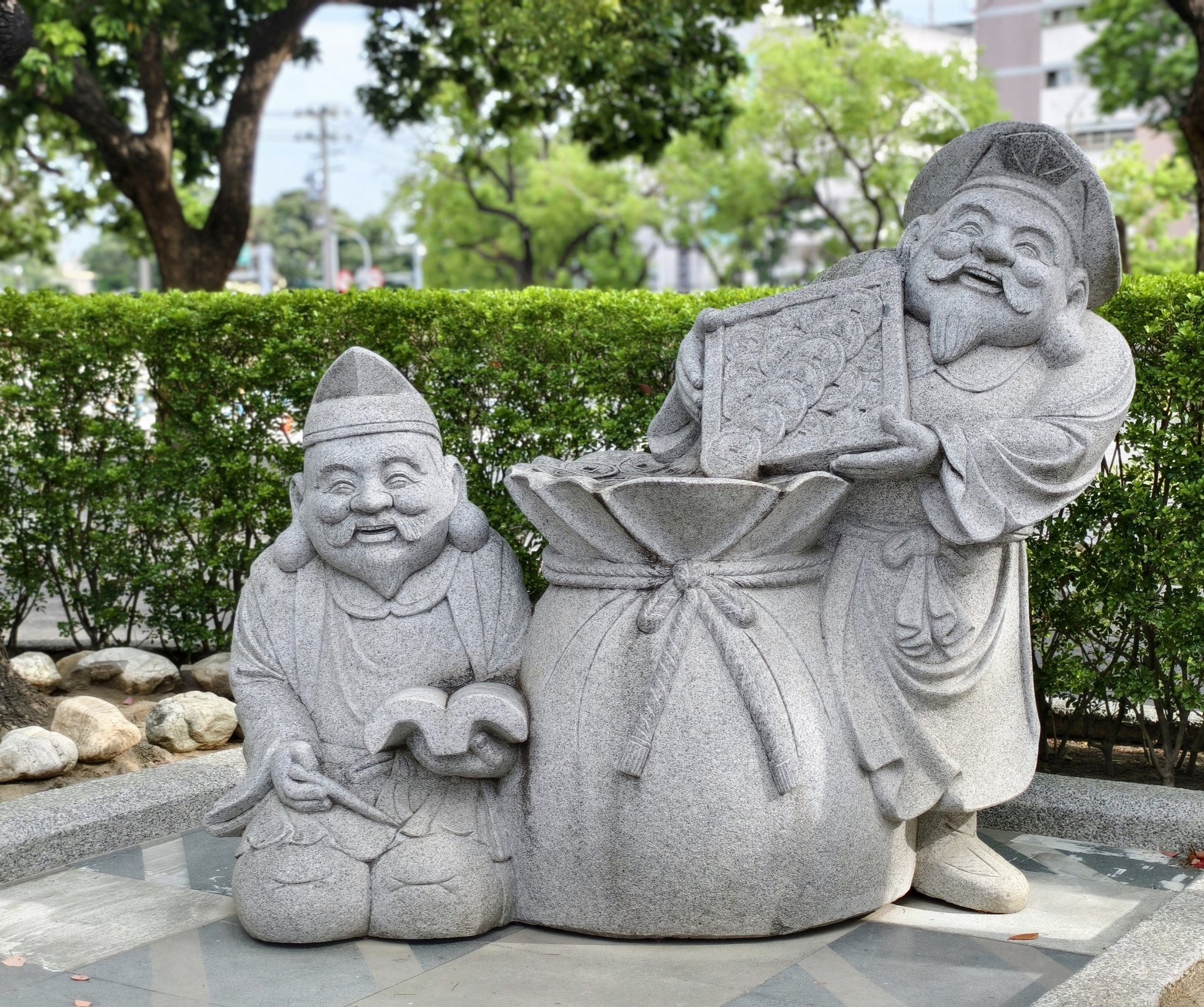 這不是日本！高雄隱藏版「阿勃勒森林」免費拍，古樸佛寺下起黃金雨超浪漫