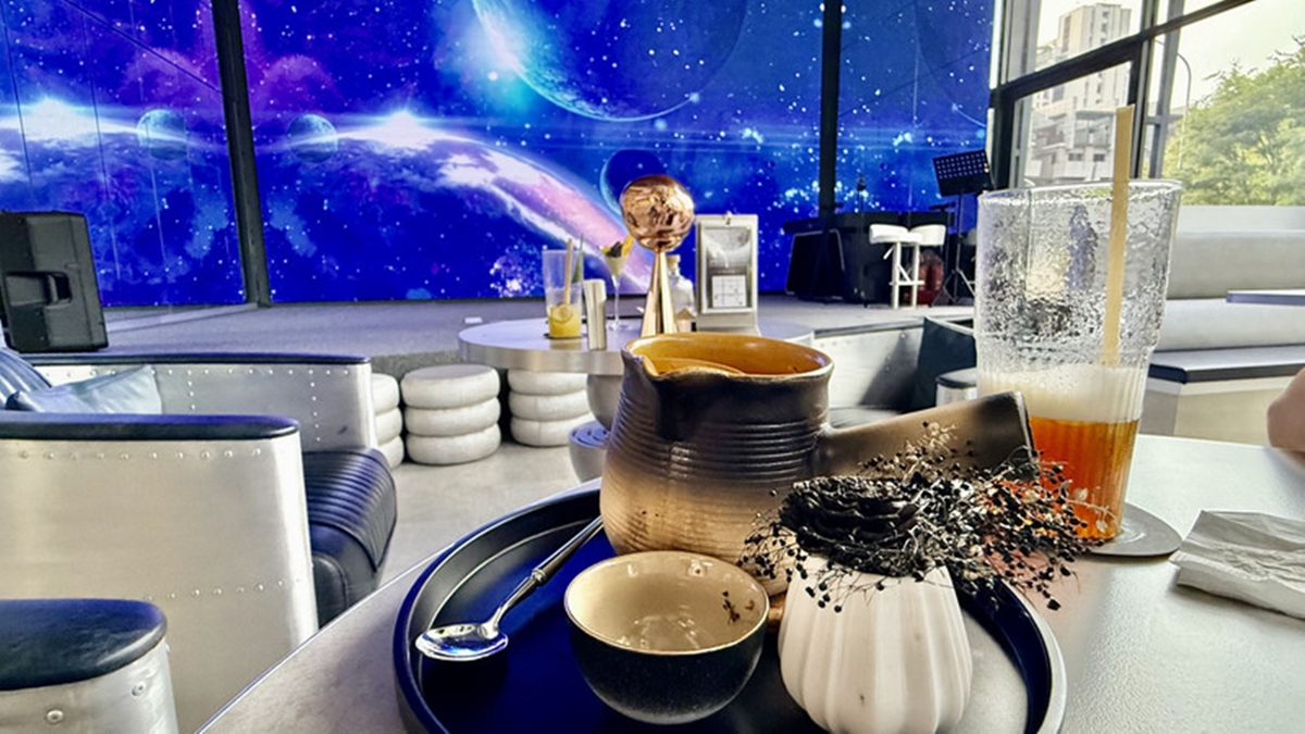 台中最新「太空主題餐廳」在這！一秒登入銀河系，用餐不限時還有免費電影可以看