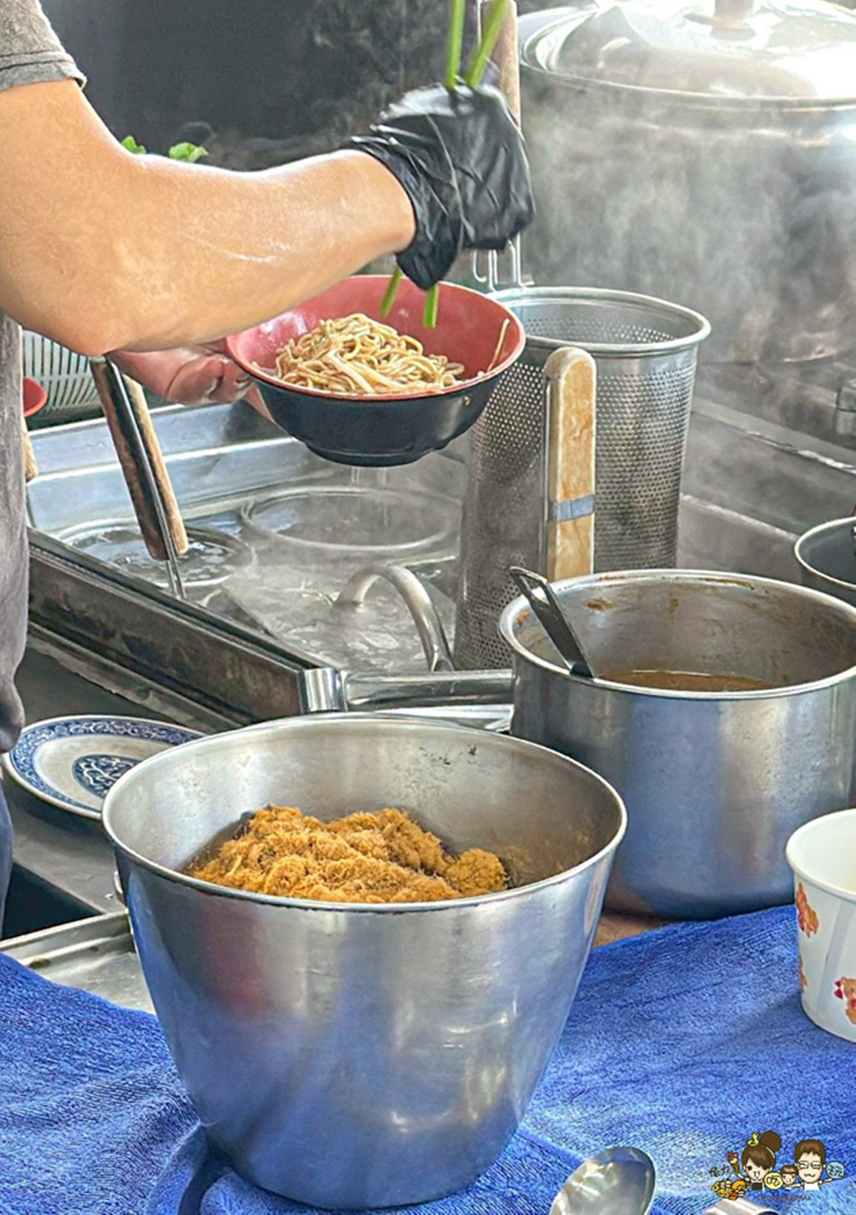 第一次吃到麻醬麵配肉鬆!高雄果貿50年老店這一味超特別,老饕加推靈魂炒飯 第一次吃到麻醬麵配肉鬆!高雄果貿50年老店這一味超特別,老饕加推靈魂炒飯