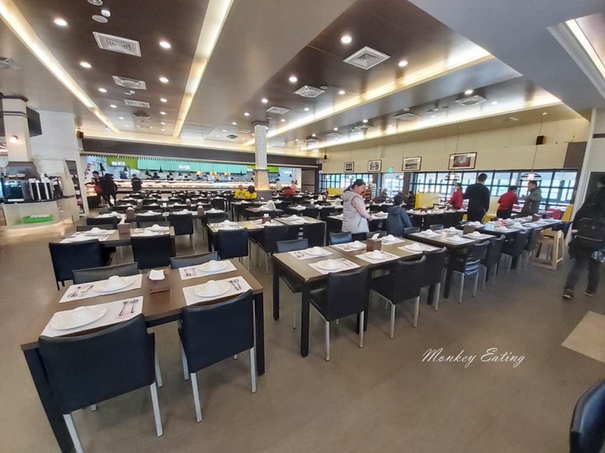 帶阿公阿嬤來！台中超大百坪素食吃到飽，百道異國料理buffet、長輩享優惠