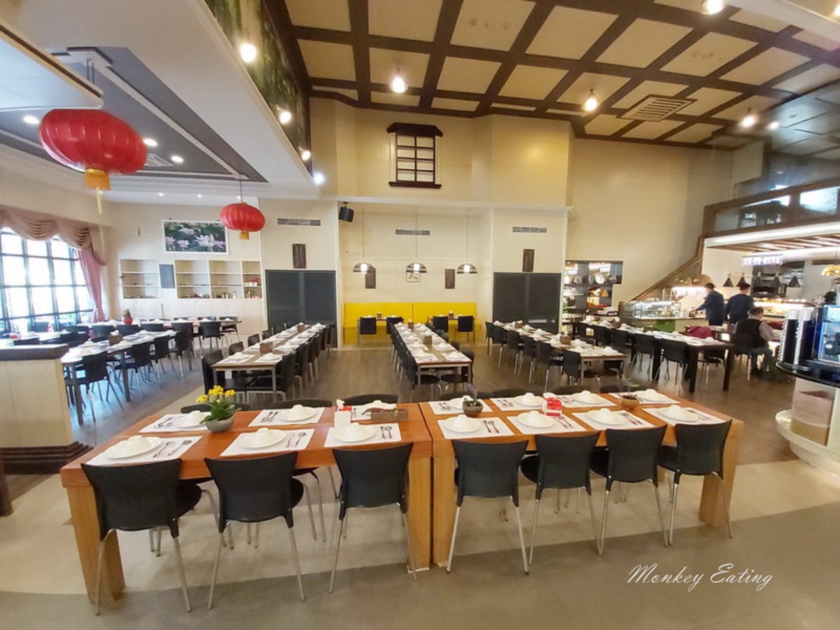 帶阿公阿嬤來！台中超大百坪素食吃到飽，百道異國料理buffet、長輩享優惠
