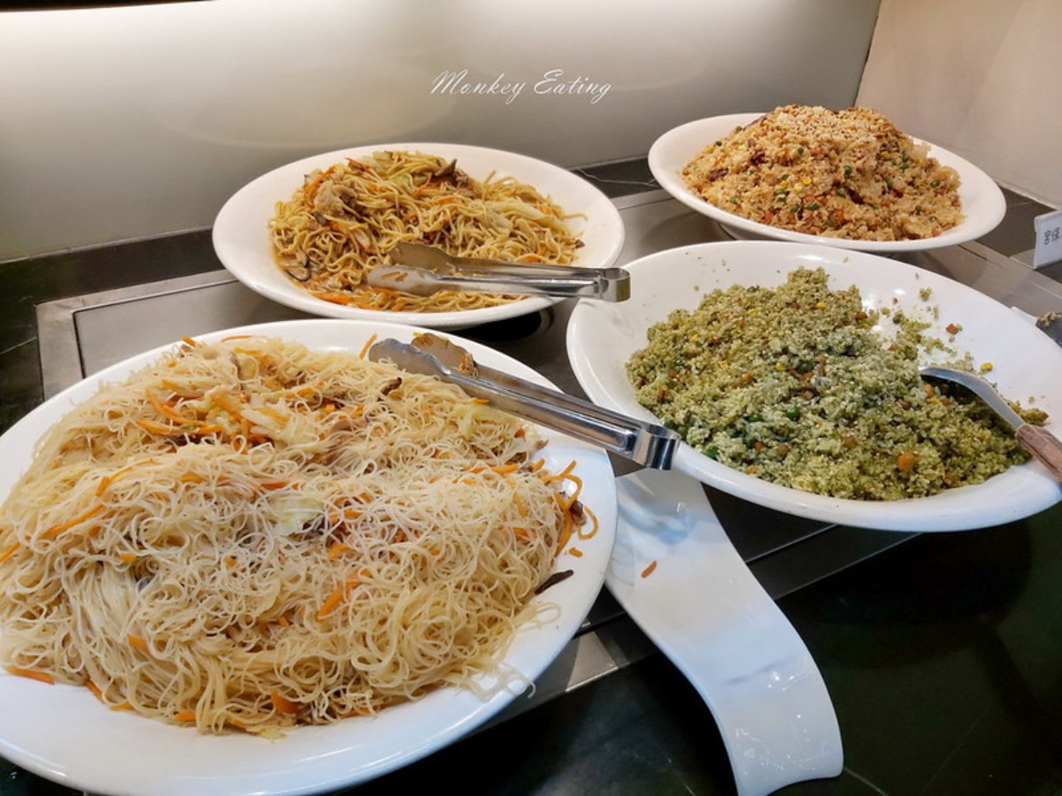 帶阿公阿嬤來！台中超大百坪素食吃到飽，百道異國料理buffet、長輩享優惠