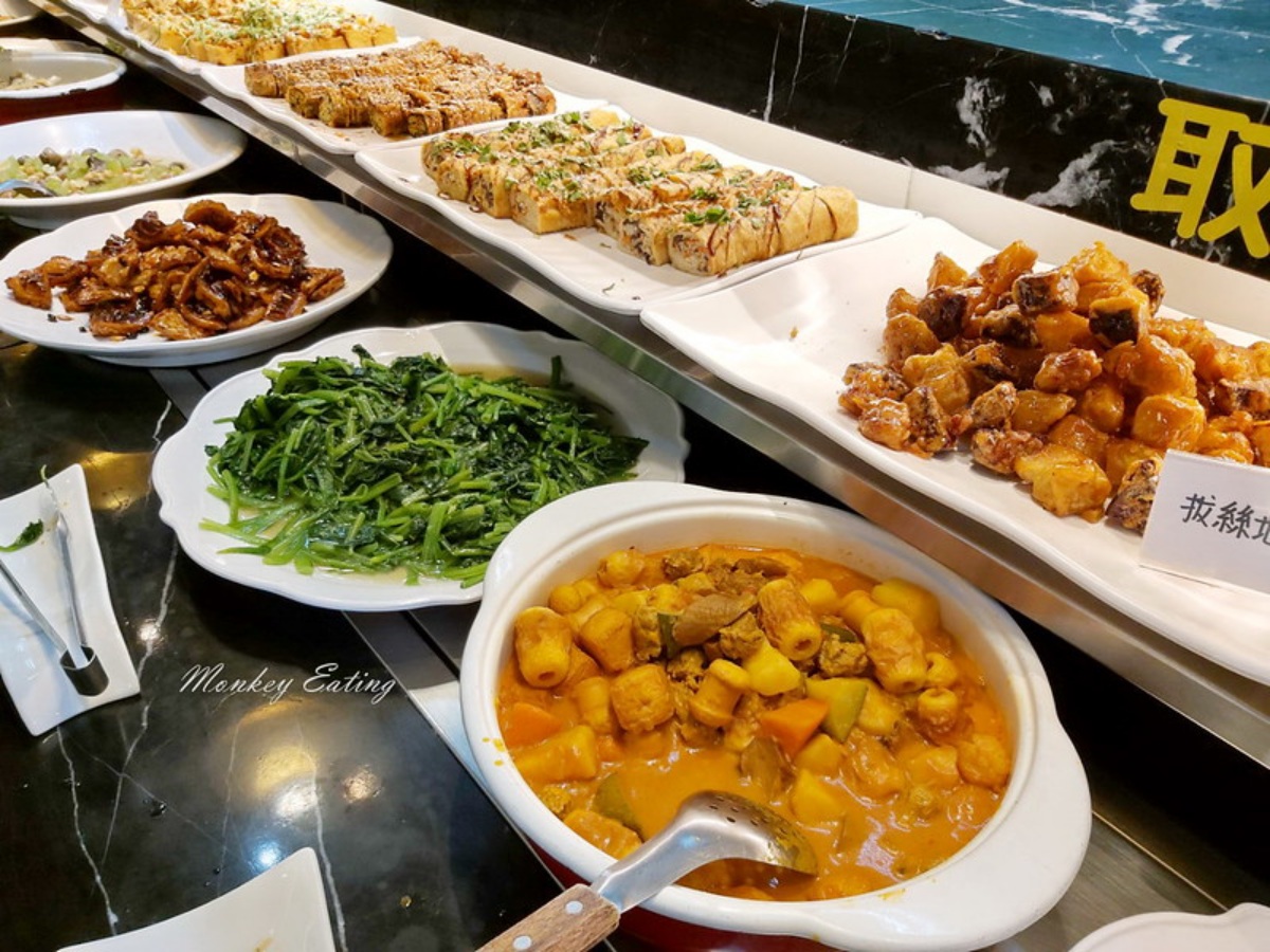 帶阿公阿嬤來！台中超大百坪素食吃到飽，百道異國料理buffet、長輩享優惠