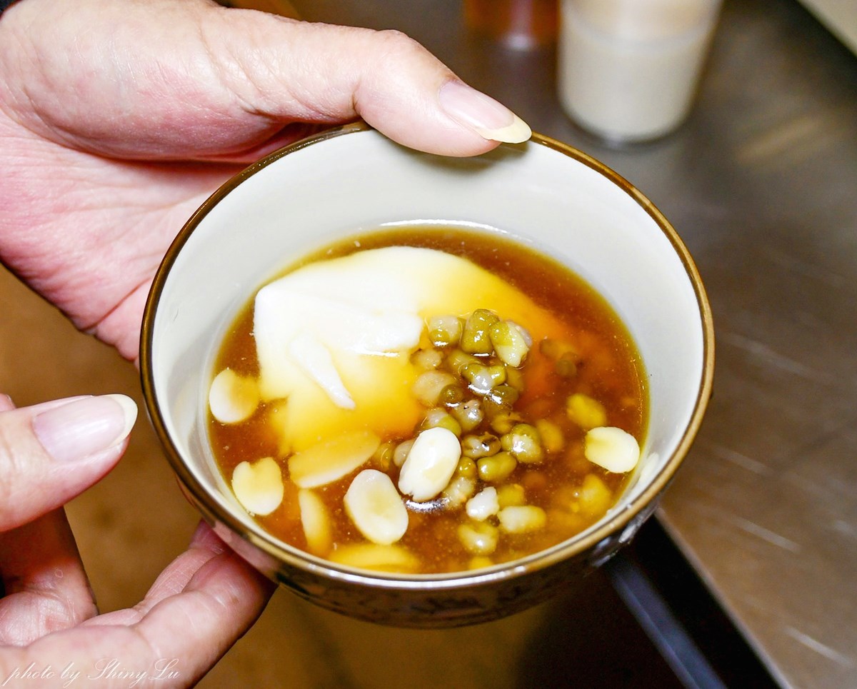 190元起吃到飽!超狂「爆量雞湯麵」豆花、霜淇淋、飲料無限續,必嗑香菜粥 190元起吃到飽!超狂「爆量雞湯麵」豆花、霜淇淋、飲料無限續,必嗑香菜粥