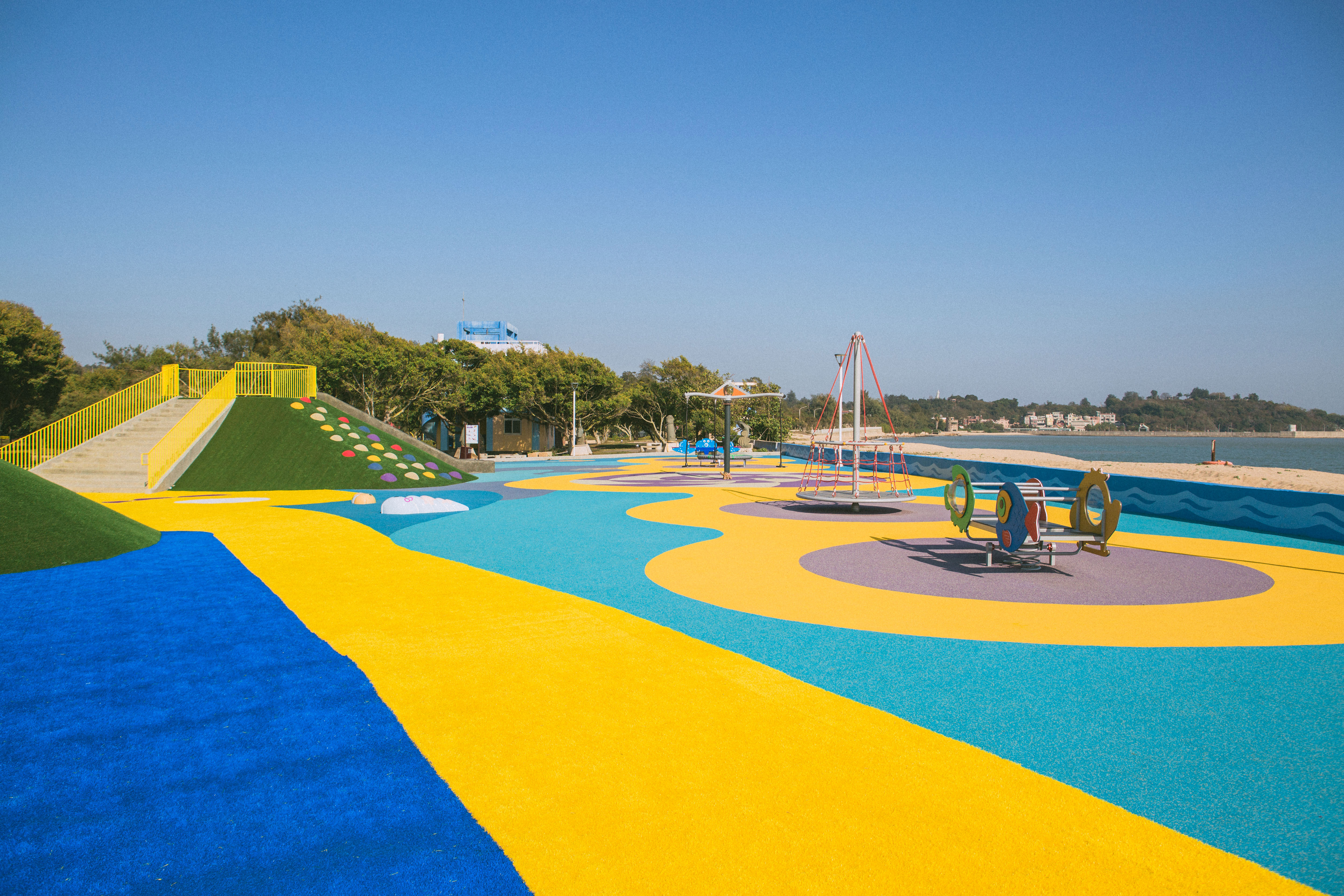 最美海景公園！瘋玩雙軌滑索、旋轉飛盤，夏天再衝限定免費戲水區