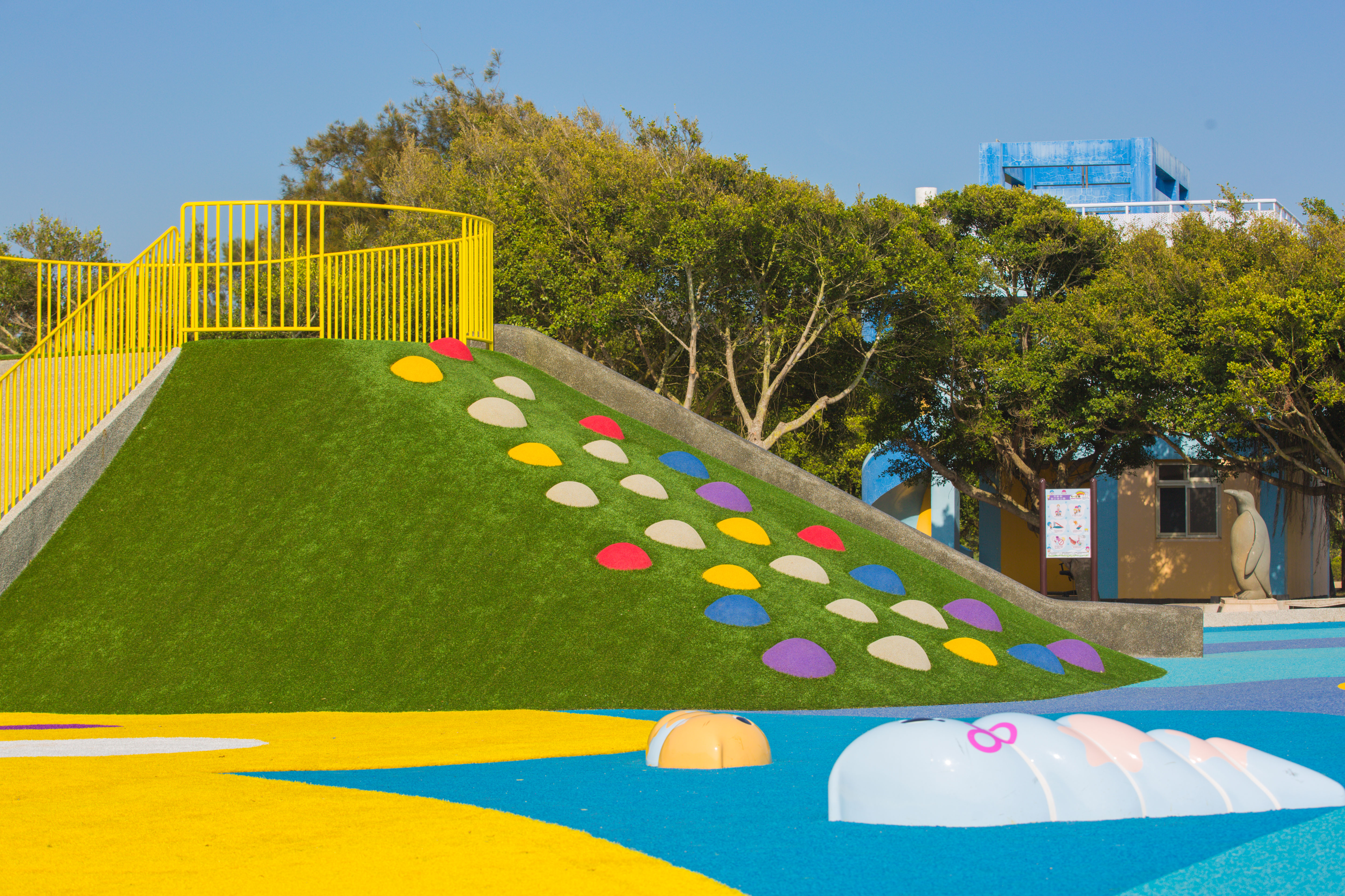 最美海景公園！瘋玩雙軌滑索、旋轉飛盤，夏天再衝限定免費戲水區