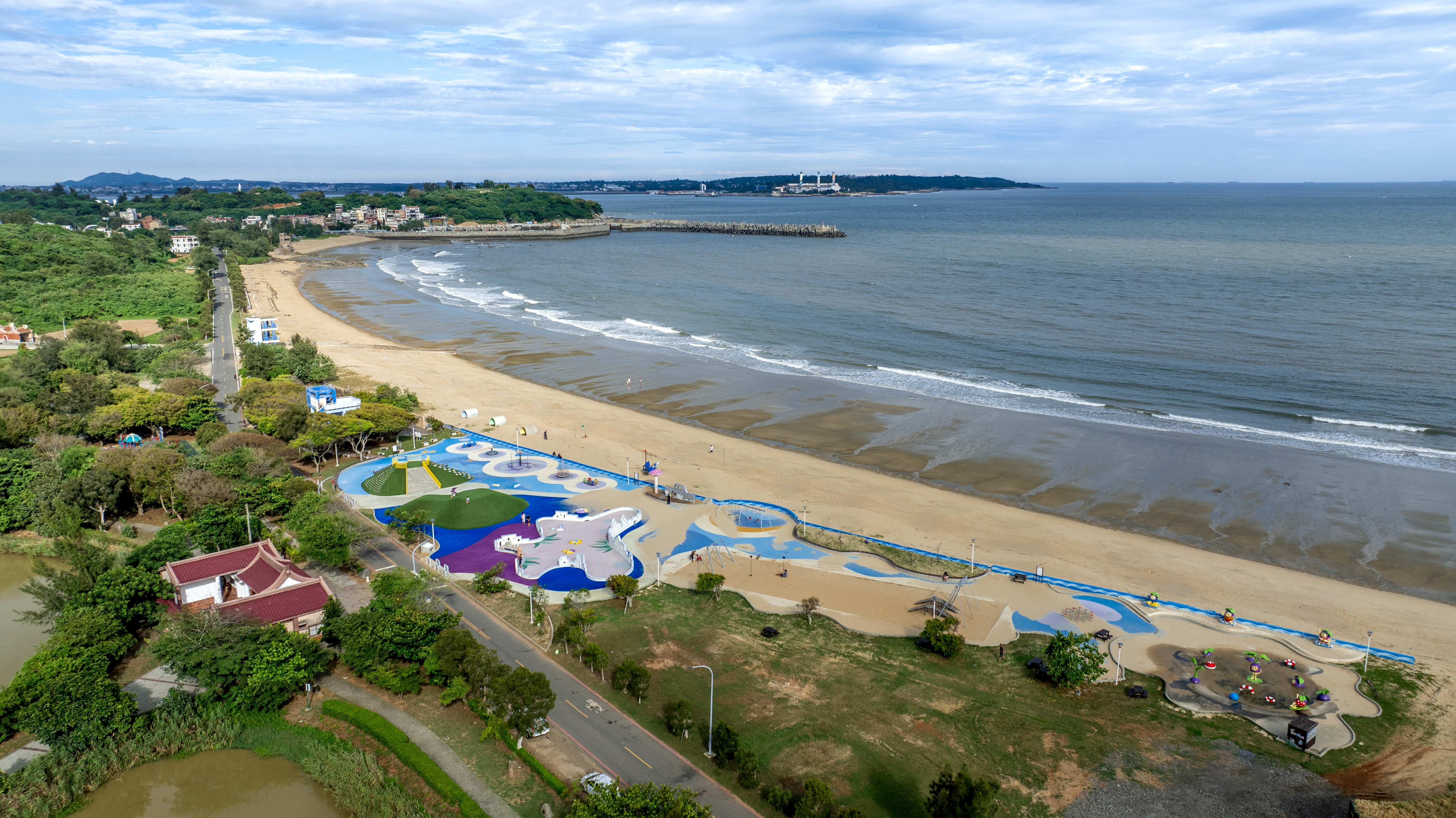 最美海景公園！瘋玩雙軌滑索、旋轉飛盤，夏天再衝限定免費戲水區