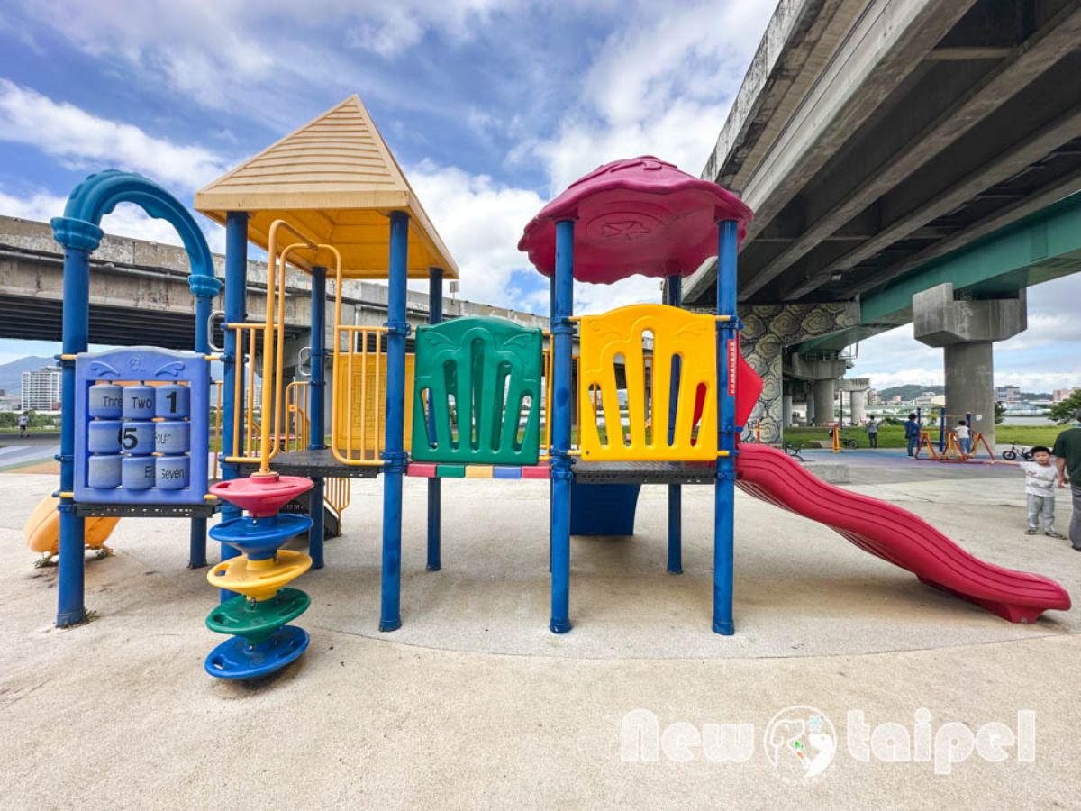 新北免費玩水景點＋１！全新「花漾水樂園」這天啟用，緊鄰溜滑梯遊樂場