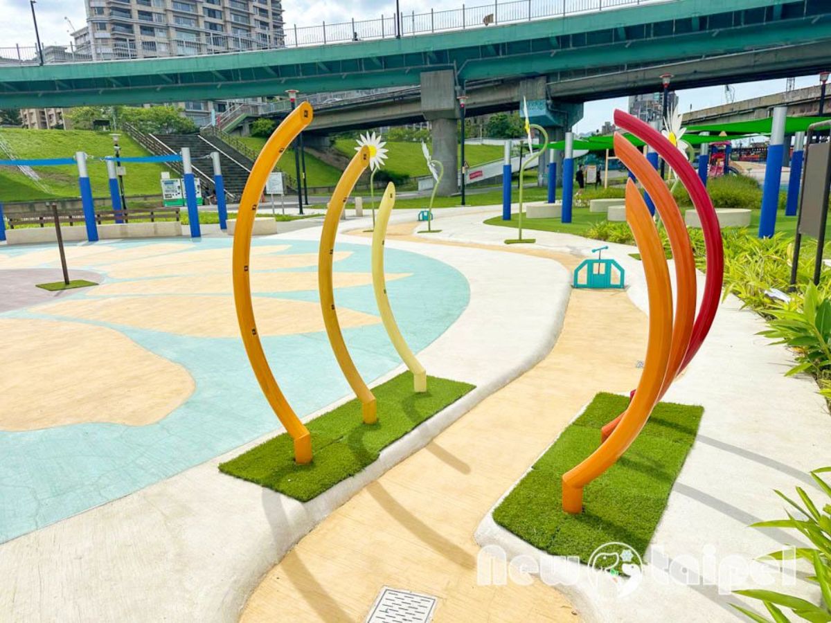 新北免費玩水景點＋１！全新「花漾水樂園」這天啟用，緊鄰溜滑梯遊樂場