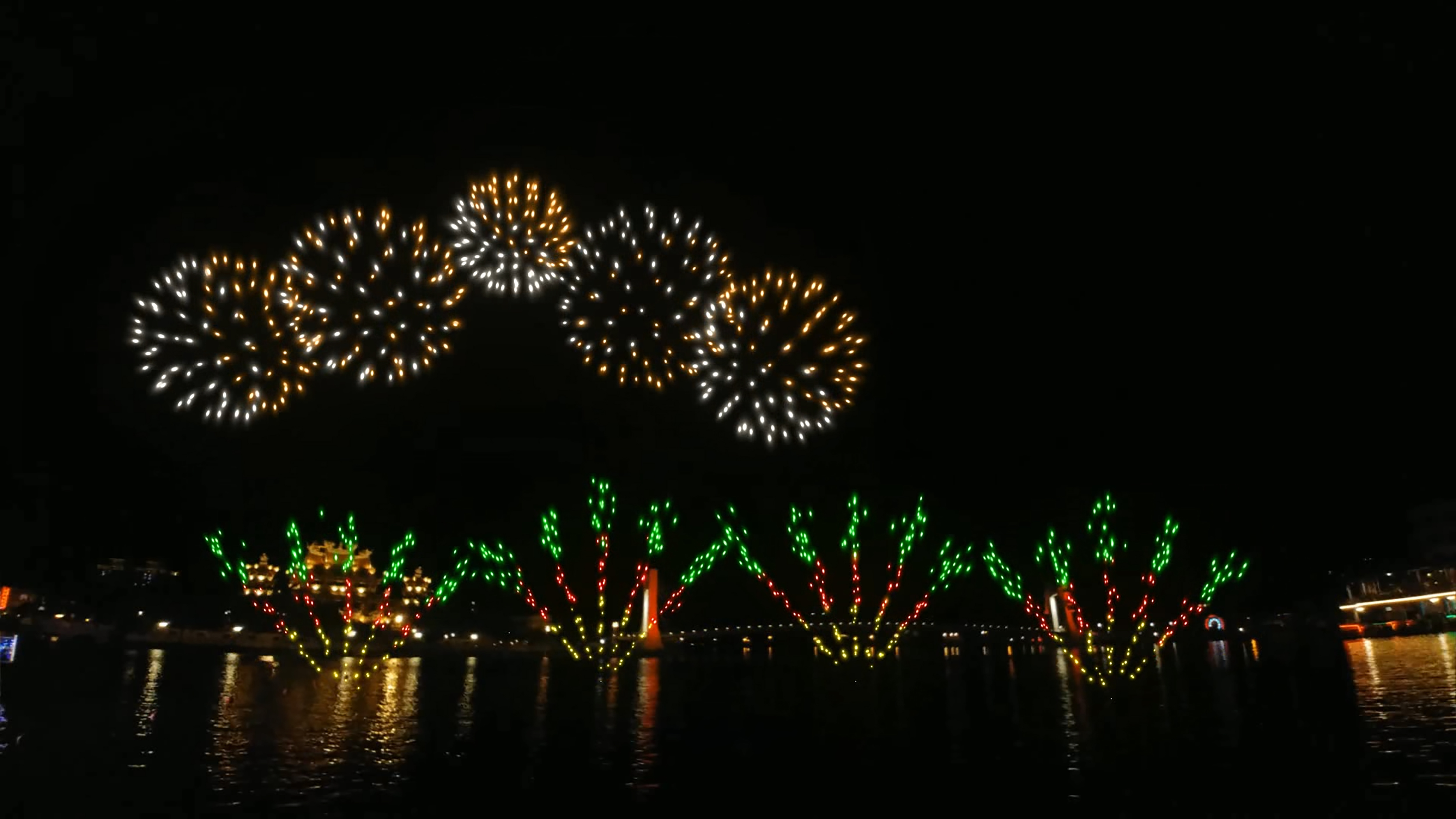 桃園端午最強煙火秀!「花火之夜」環湖登場,破百隊龍舟競速、逛市集 桃園端午最強煙火秀!「花火之夜」環湖登場,破百隊龍舟競速、逛市集