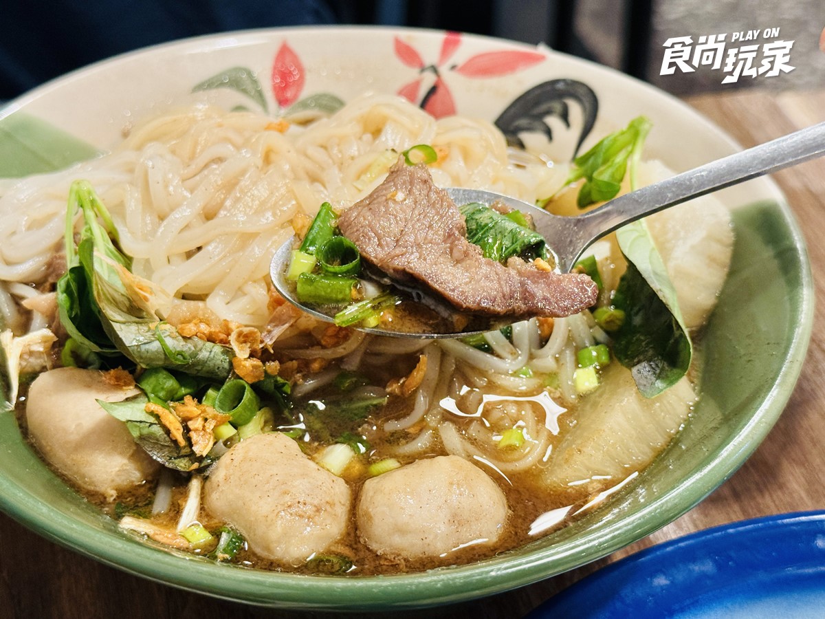 IG爆紅「便宜泰式料理」!內用20元白飯吃到飽,大碗公船麵、月亮蝦餅必點 IG爆紅「便宜泰式料理」!內用20元白飯吃到飽,大碗公船麵、月亮蝦餅必點