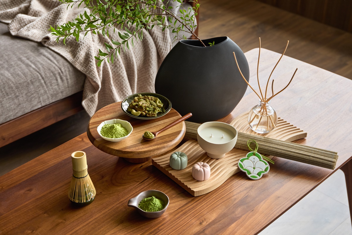 抹茶人搶翻！「HOLAｘ辻利茶舗」最強聯名，必買秒殺香氛、抹茶飲買一送一