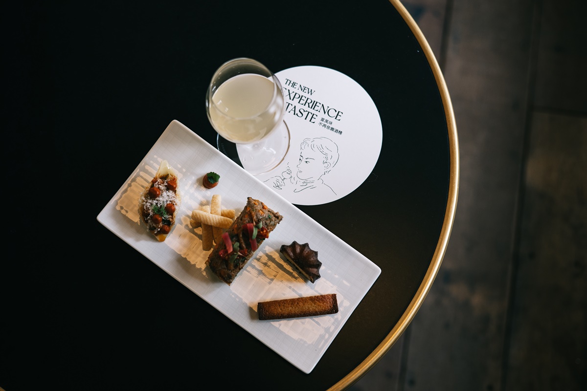 抹茶人搶翻！「HOLAｘ辻利茶舗」最強聯名，必買秒殺香氛、抹茶飲買一送一
