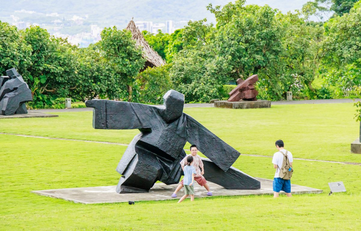 350元現省270!全台最大「戶外美術館」變身夜光派對,逛市集、聽樂團超嗨 350元現省270!全台最大「戶外美術館」變身夜光派對,逛市集、聽樂團超嗨
