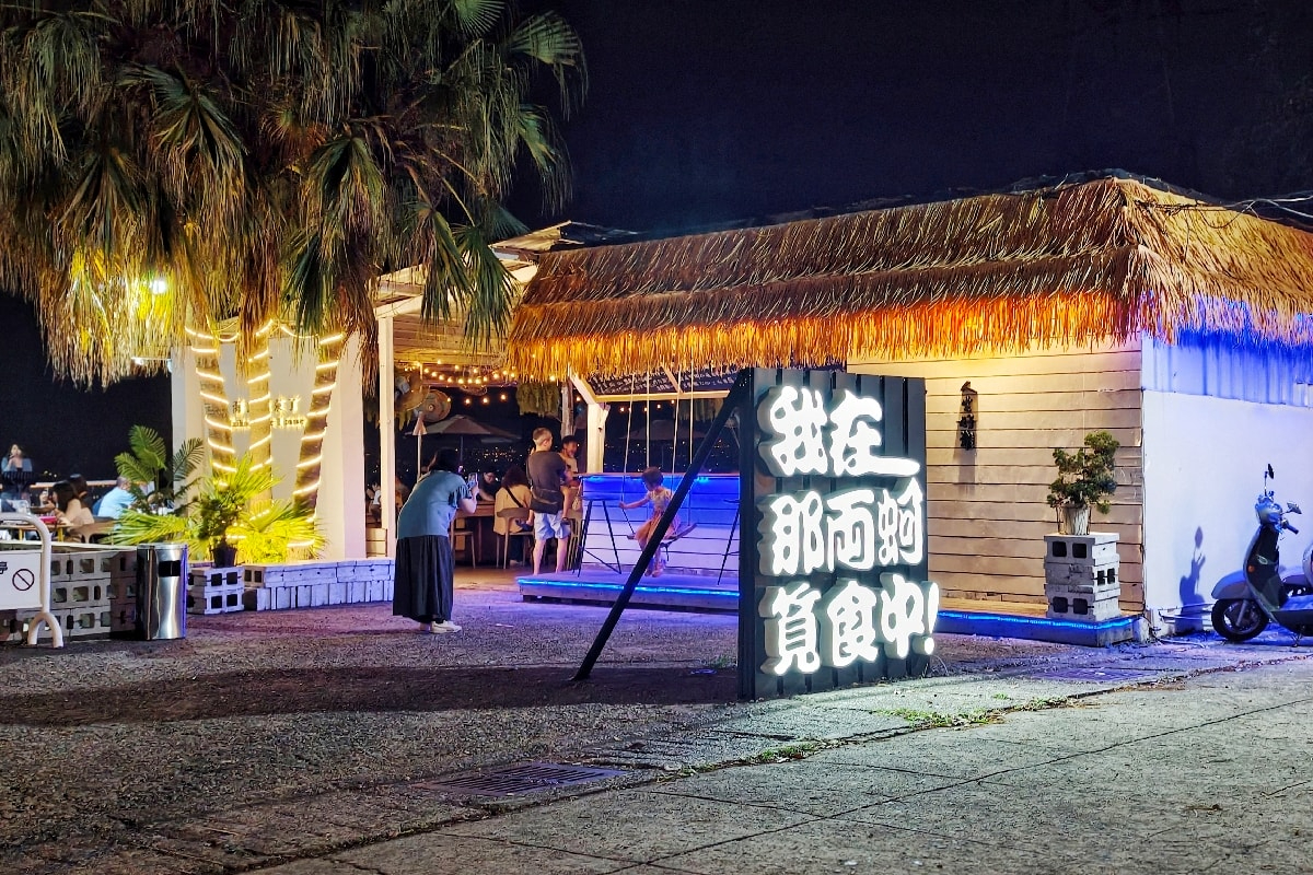 夜景餐廳變兒童樂園！大啖海鮮飽覽美景、玩鐵軌飛車、撈魚、搖搖馬