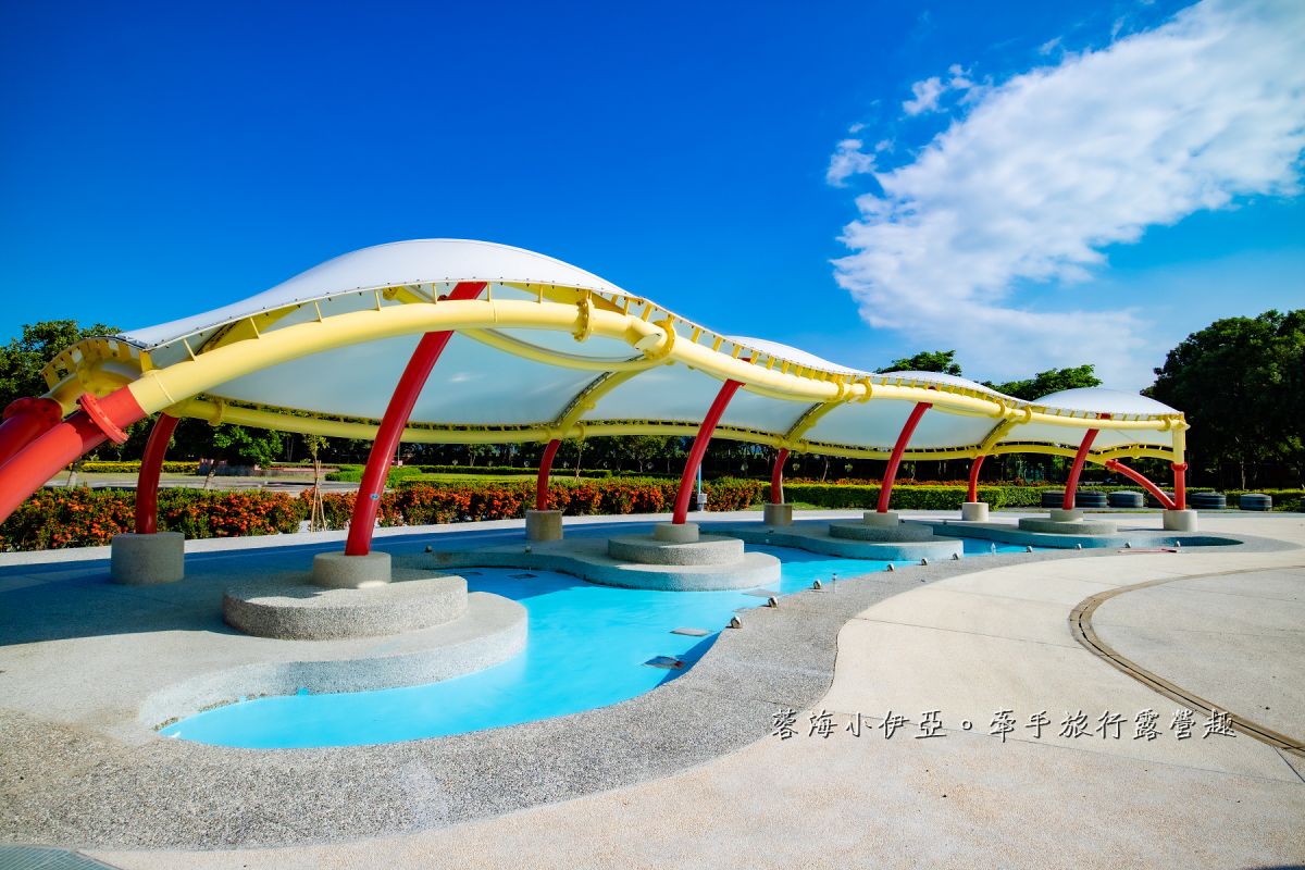 在地人、兒童免費玩！千坪水樂園嗨玩彩虹滑水道，一般門票只要50元超佛心