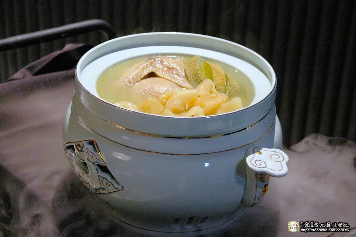 碳佐麻里跨界中式料理！台南全新高空餐廳開幕，霸王龍蝦、紅蟳煲必吃