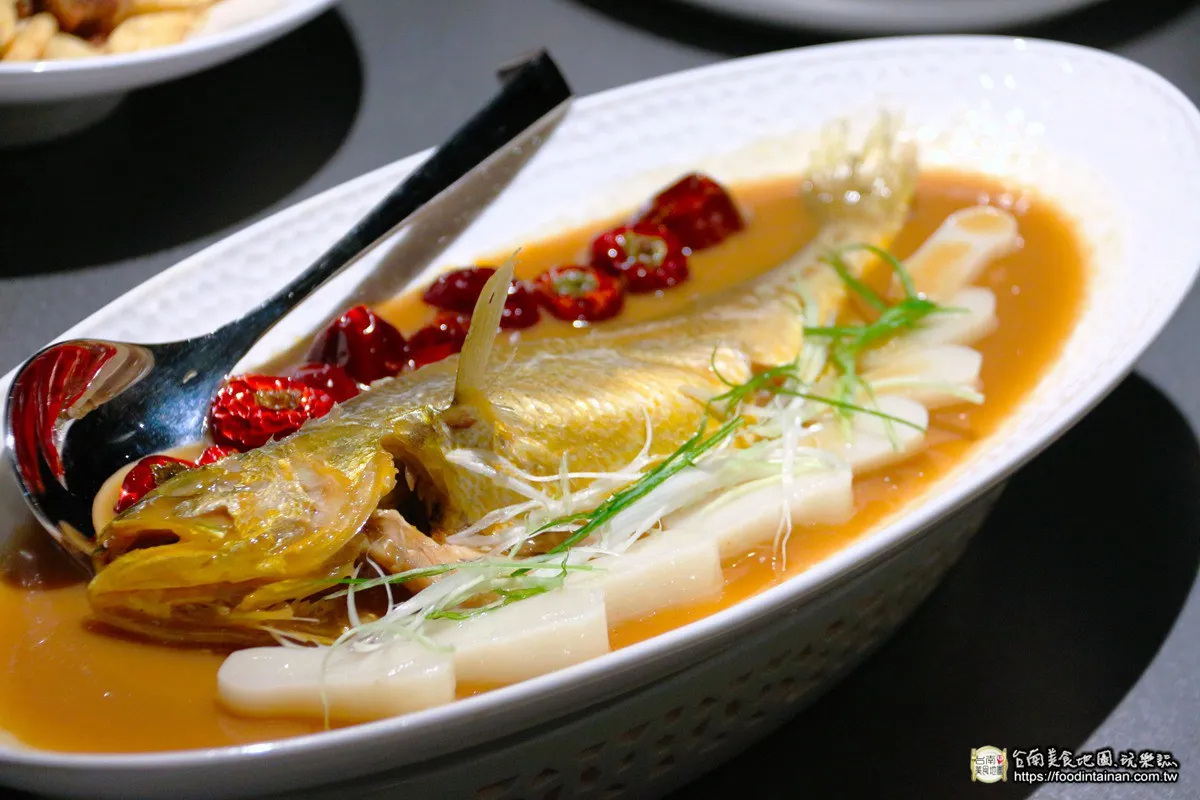 碳佐麻里跨界中式料理！台南全新高空餐廳開幕，霸王龍蝦、紅蟳煲必吃