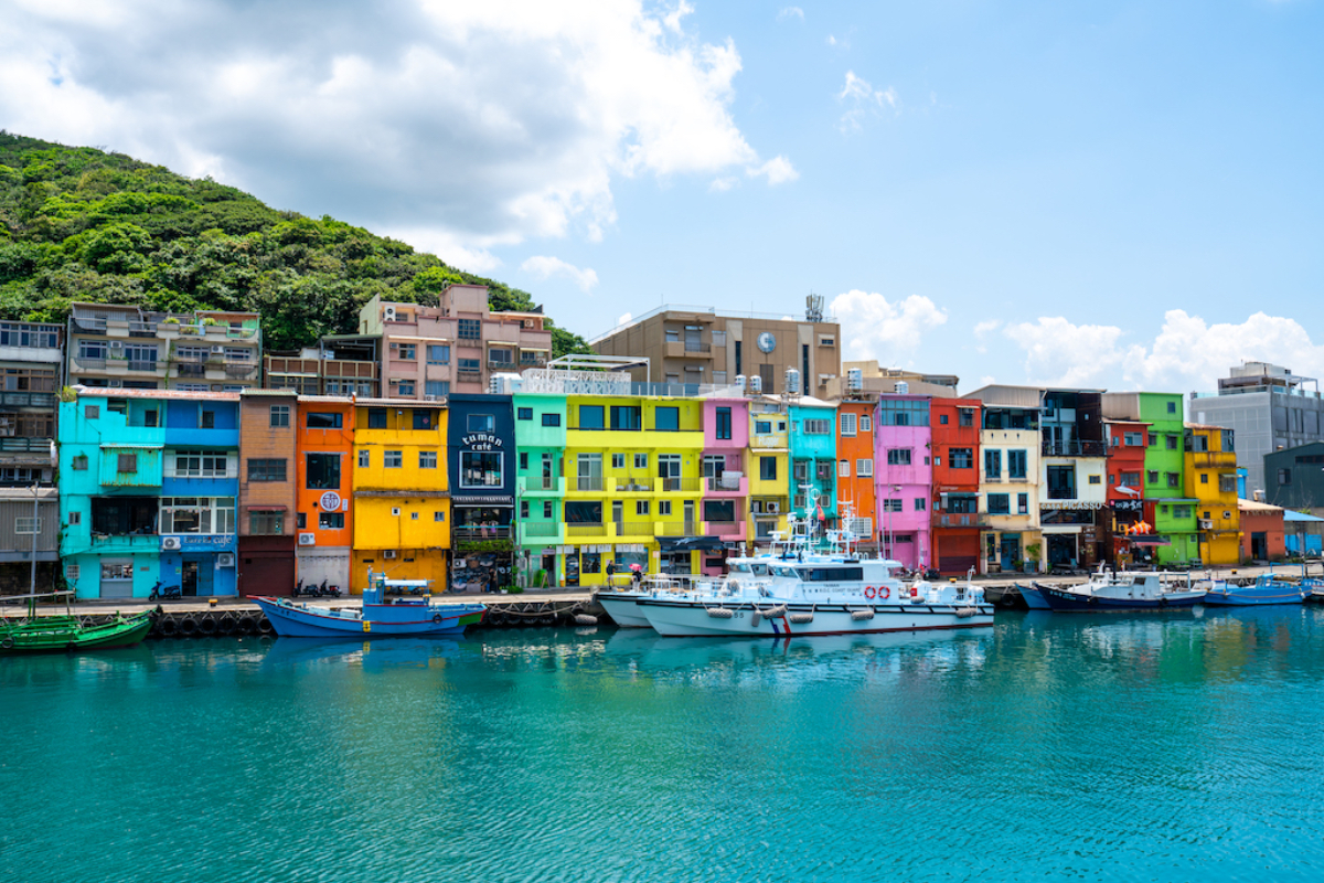 250元暢遊基隆山海！開箱雙層巴士：送咖啡、名店點心，賞完海景再逛廟口夜市