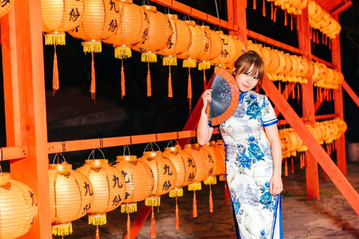 九份紅燈籠祭「霹靂」登場！霹靂布袋戲點亮山城，免費聯名提燈、解謎逛山城