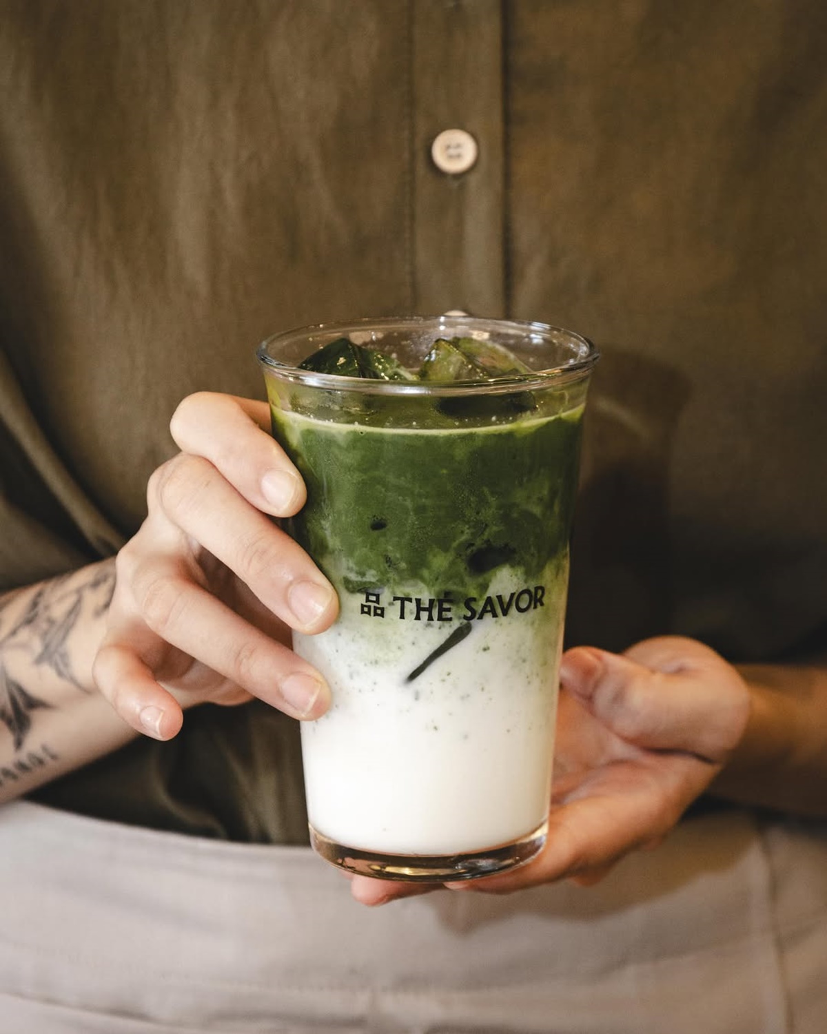 大稻埕新開「台灣磨茶專賣店」！霞海城隍廟旁喝手刷茶歐蕾，茶香牛軋糖必買