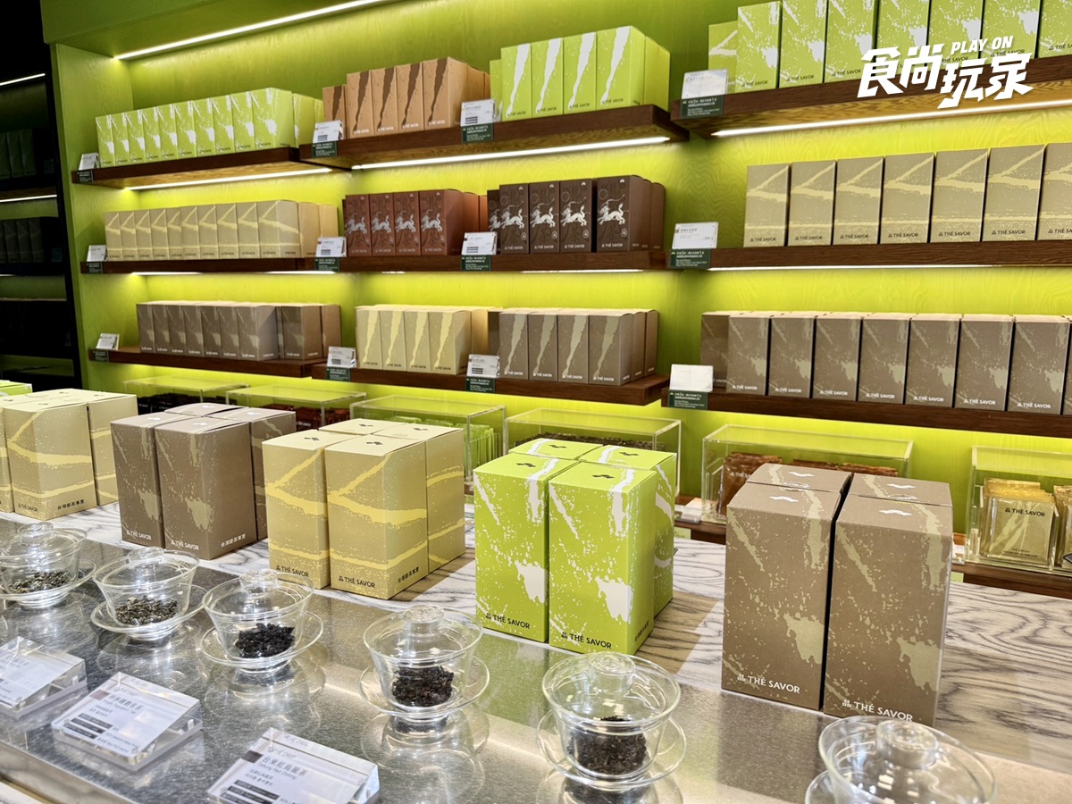 大稻埕新開「台灣磨茶專賣店」！霞海城隍廟旁喝手刷茶歐蕾，茶香牛軋糖必買