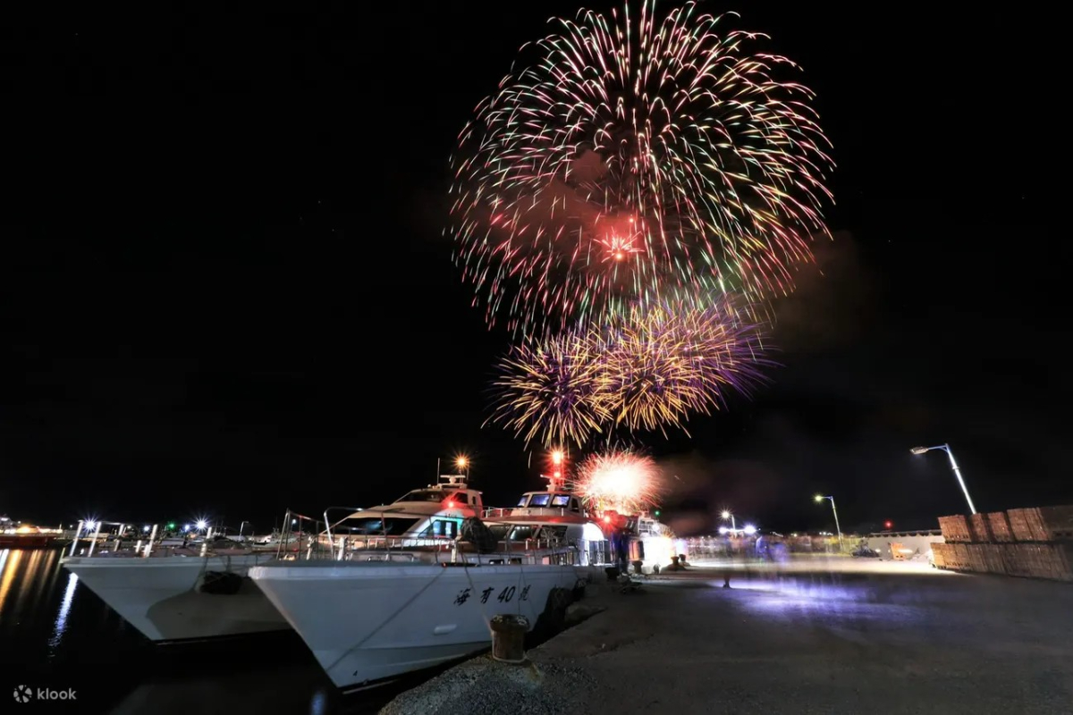 暑假衝離島！６大必玩玩法懶人包，花火節、海龜共游、藍眼淚、跳島行程一次看