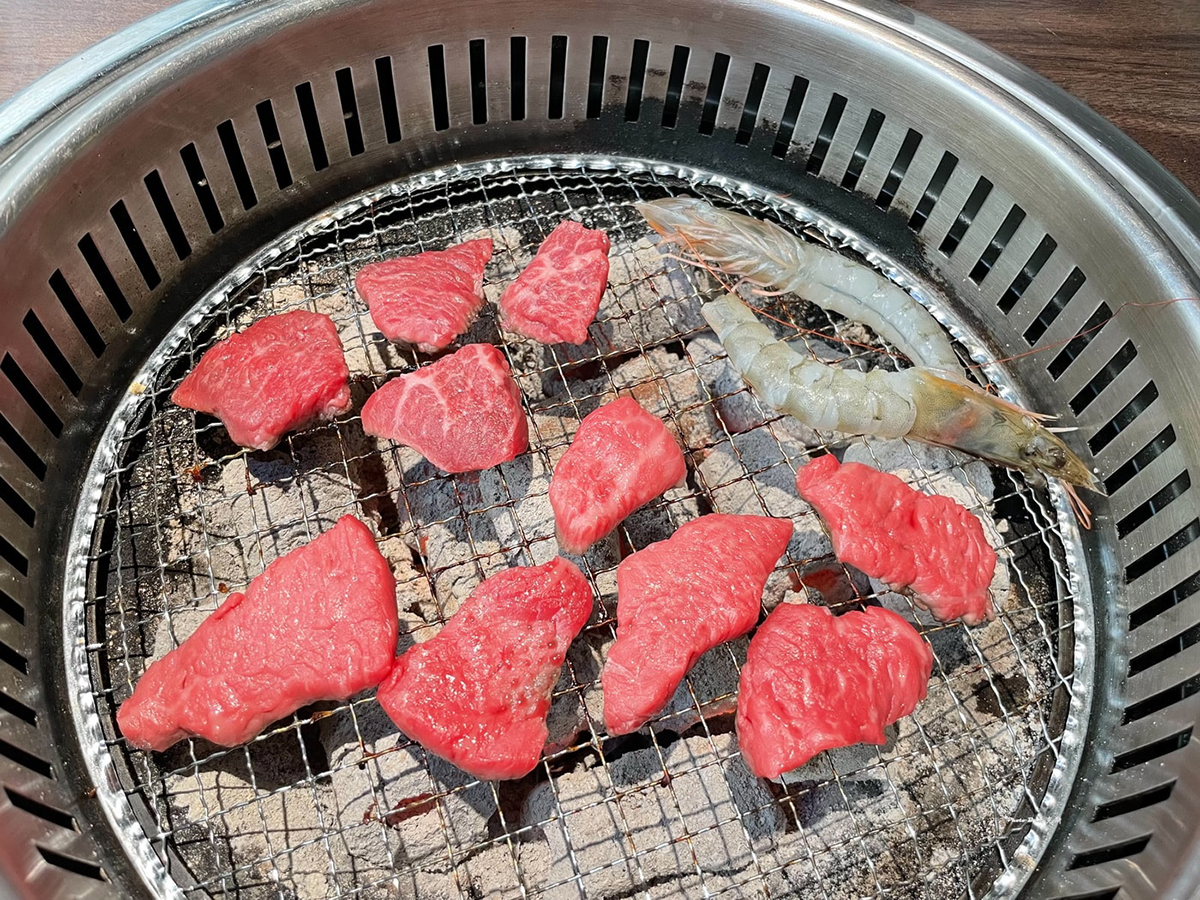 999元吃到飽！台中「銀山燒肉」無限供應和牛、壽喜燒、珍奶，壽星９折優惠