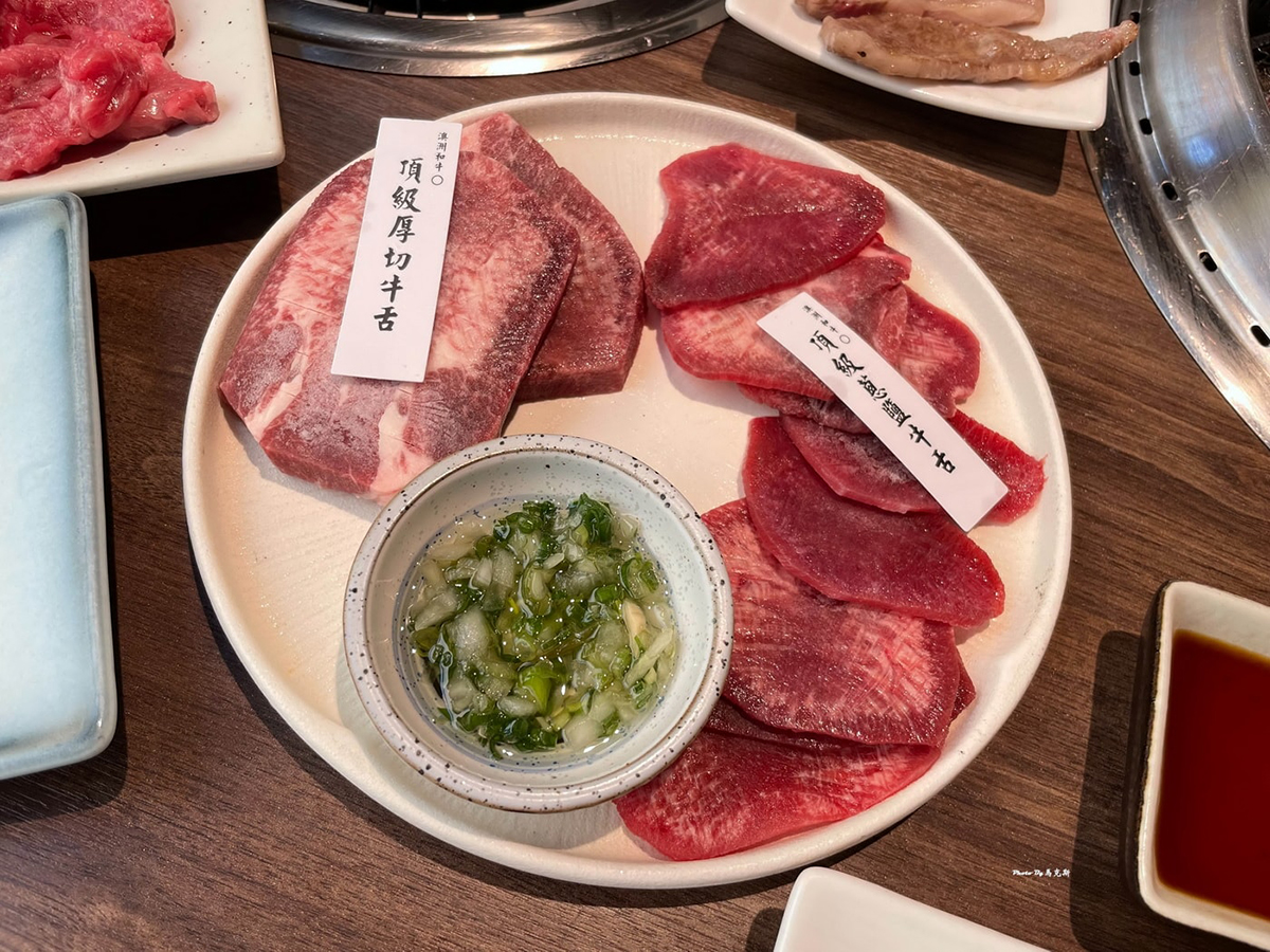 999元吃到飽！台中「銀山燒肉」無限供應和牛、壽喜燒、珍奶，壽星９折優惠