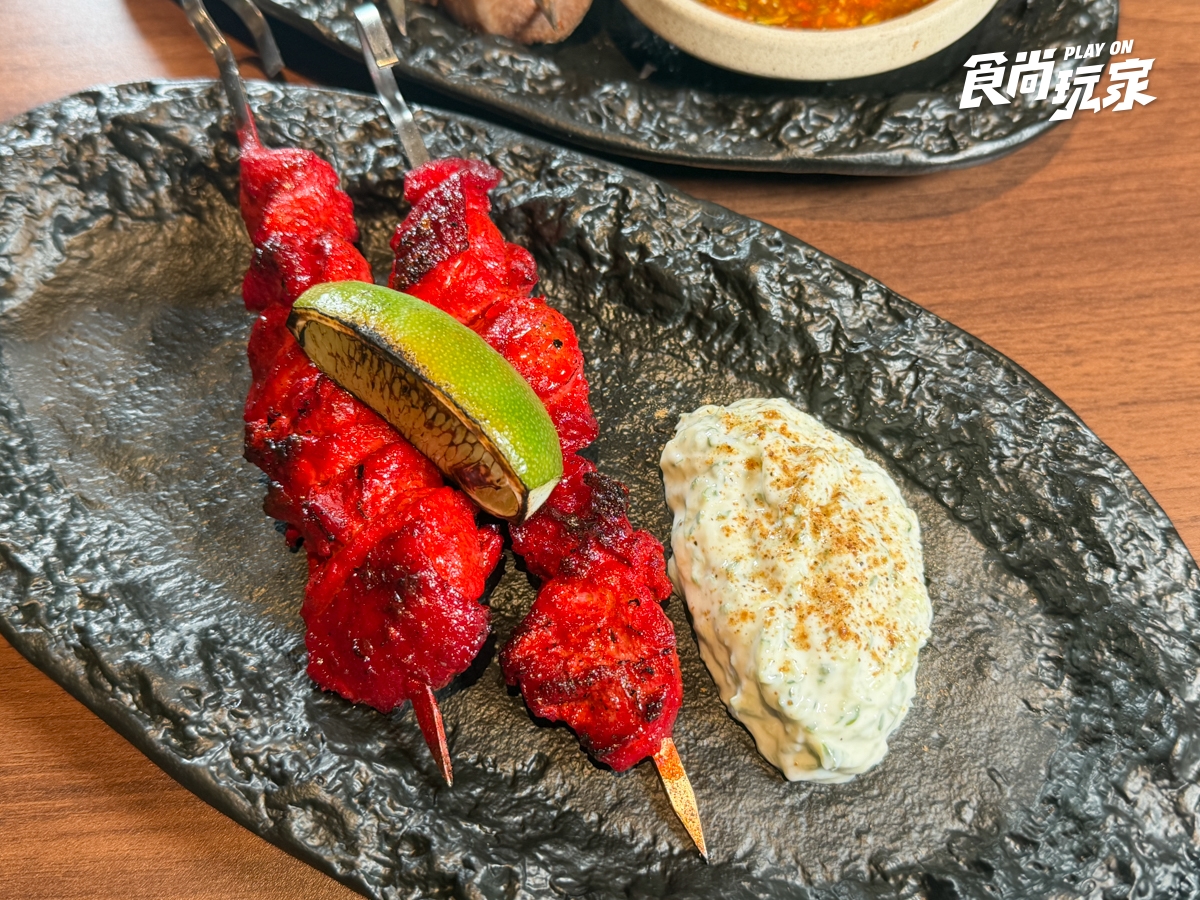 台北約會餐廳＋1！AURA Bar & Grill主打炭火直烤，菲力牛排、胭脂蝦必吃